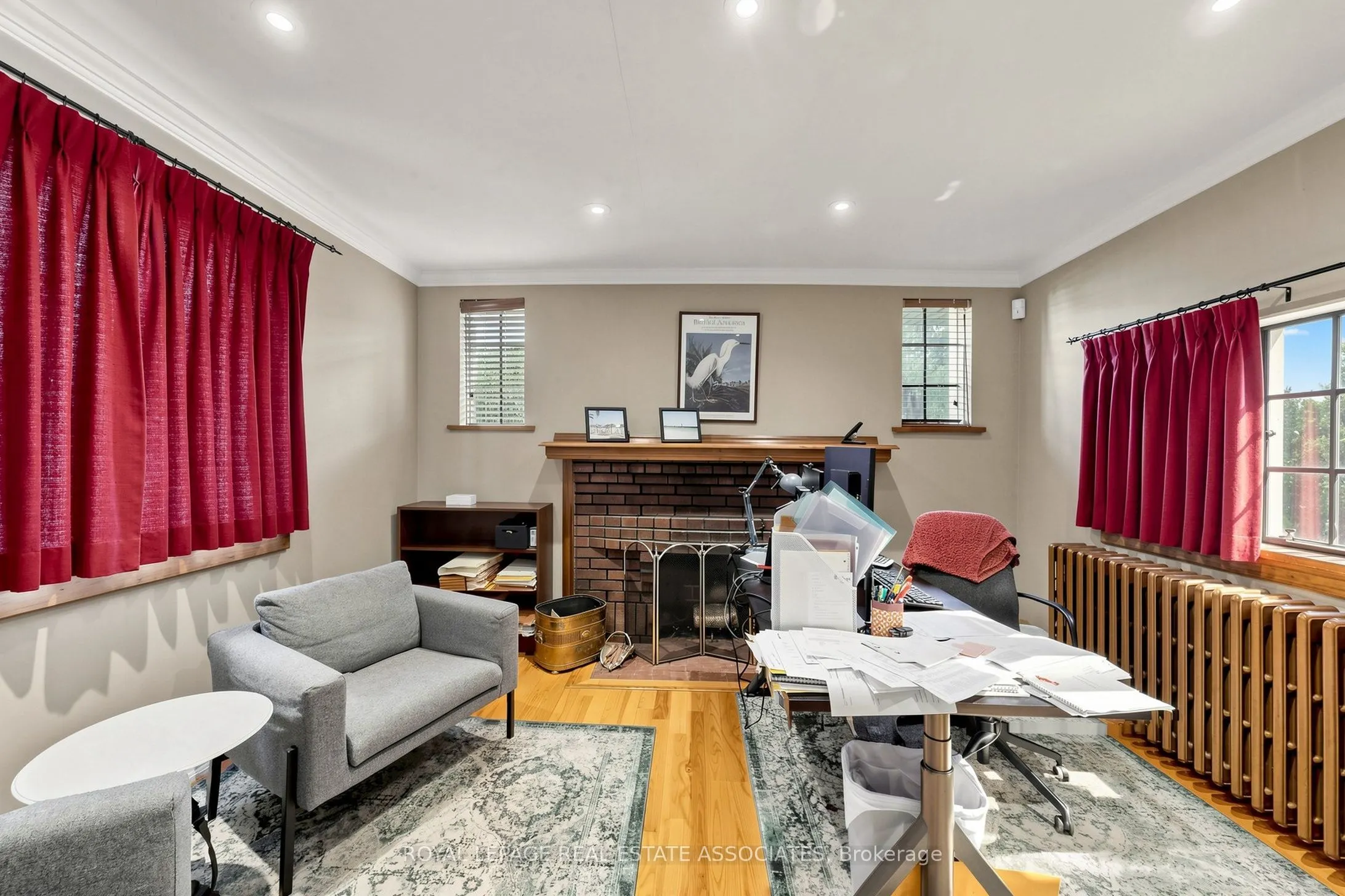 298 Lakeshore Road E