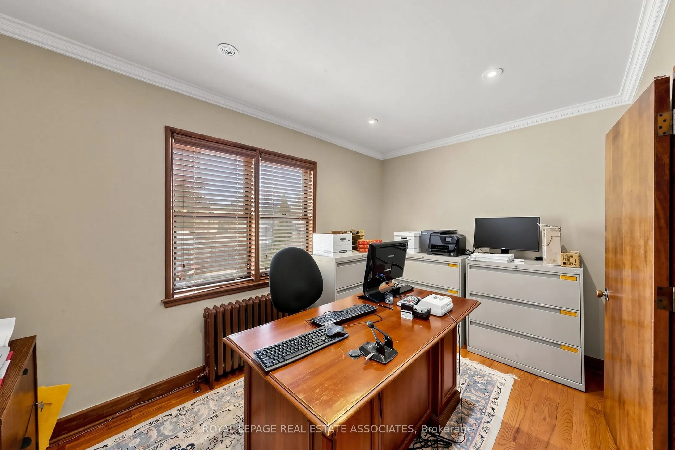 298 Lakeshore Road E