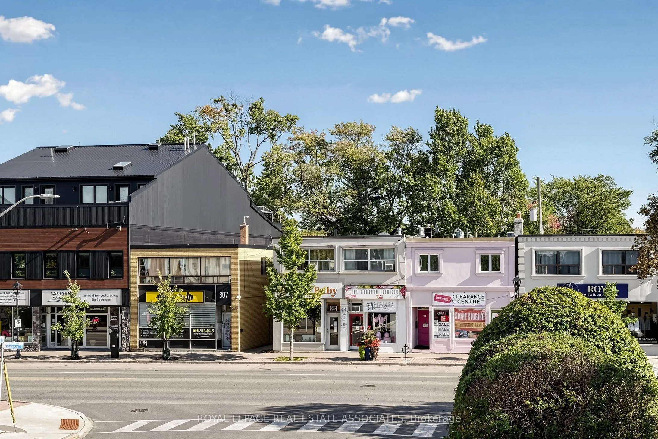 298 Lakeshore Road E