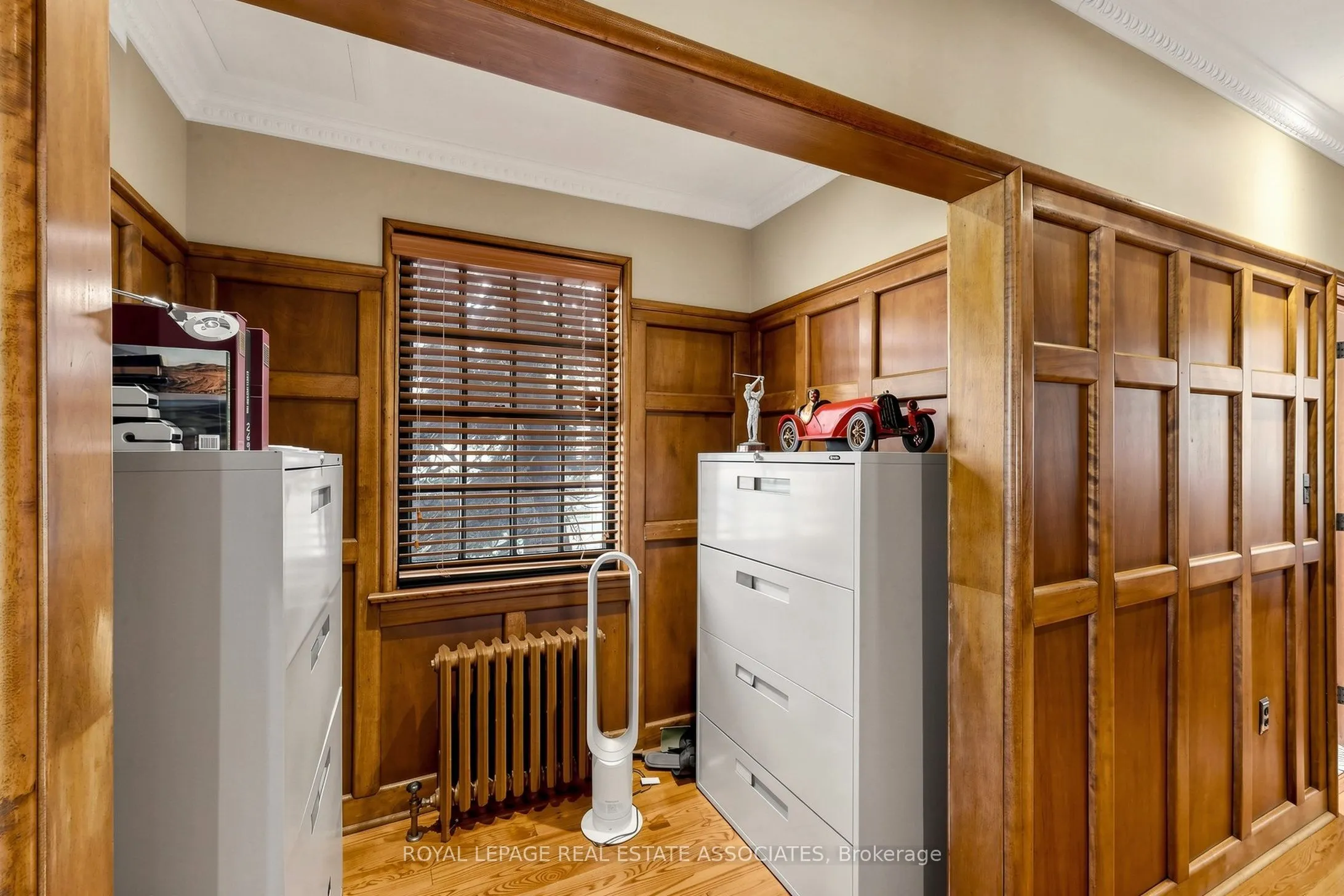 298 Lakeshore Road E