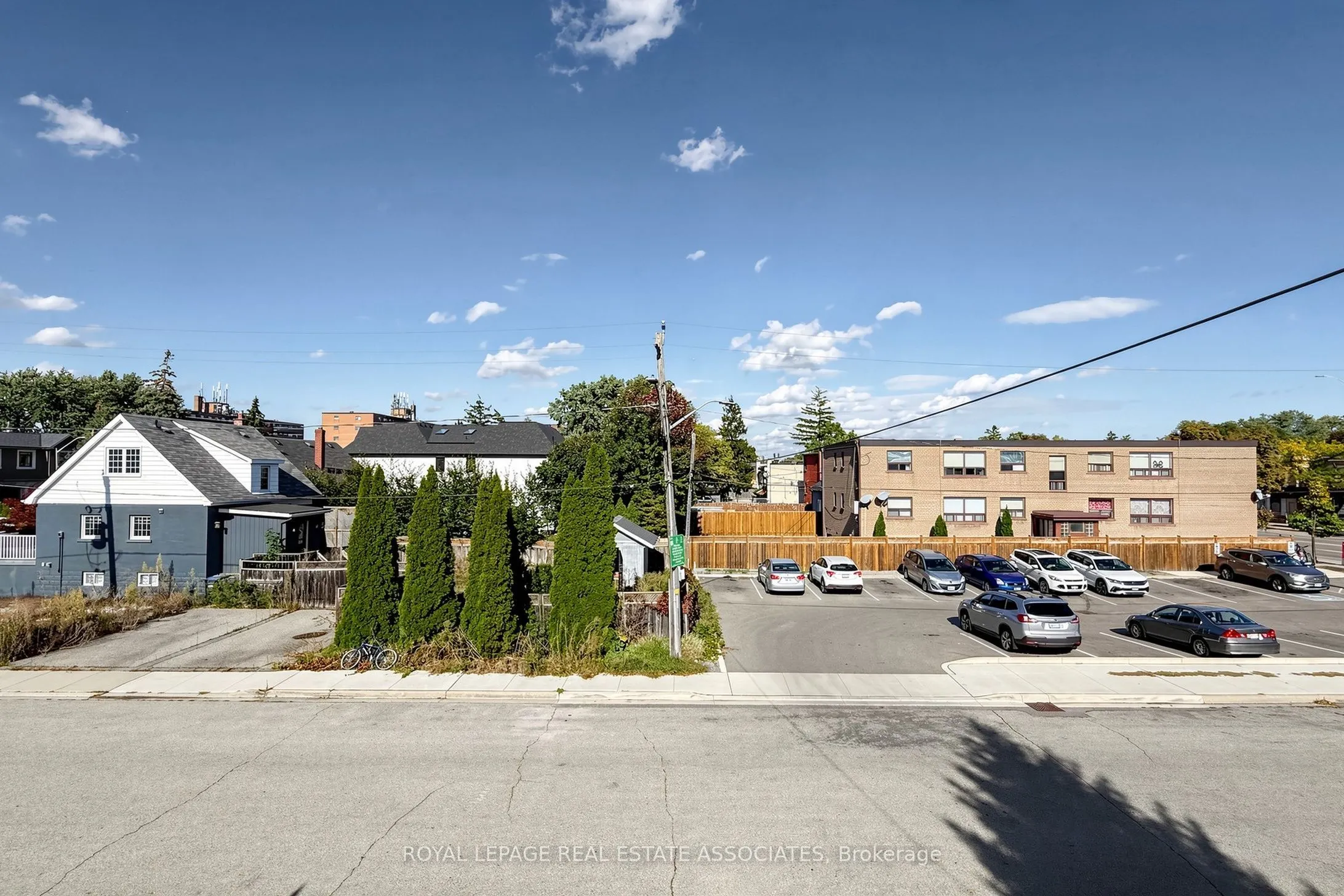 298 Lakeshore Road E