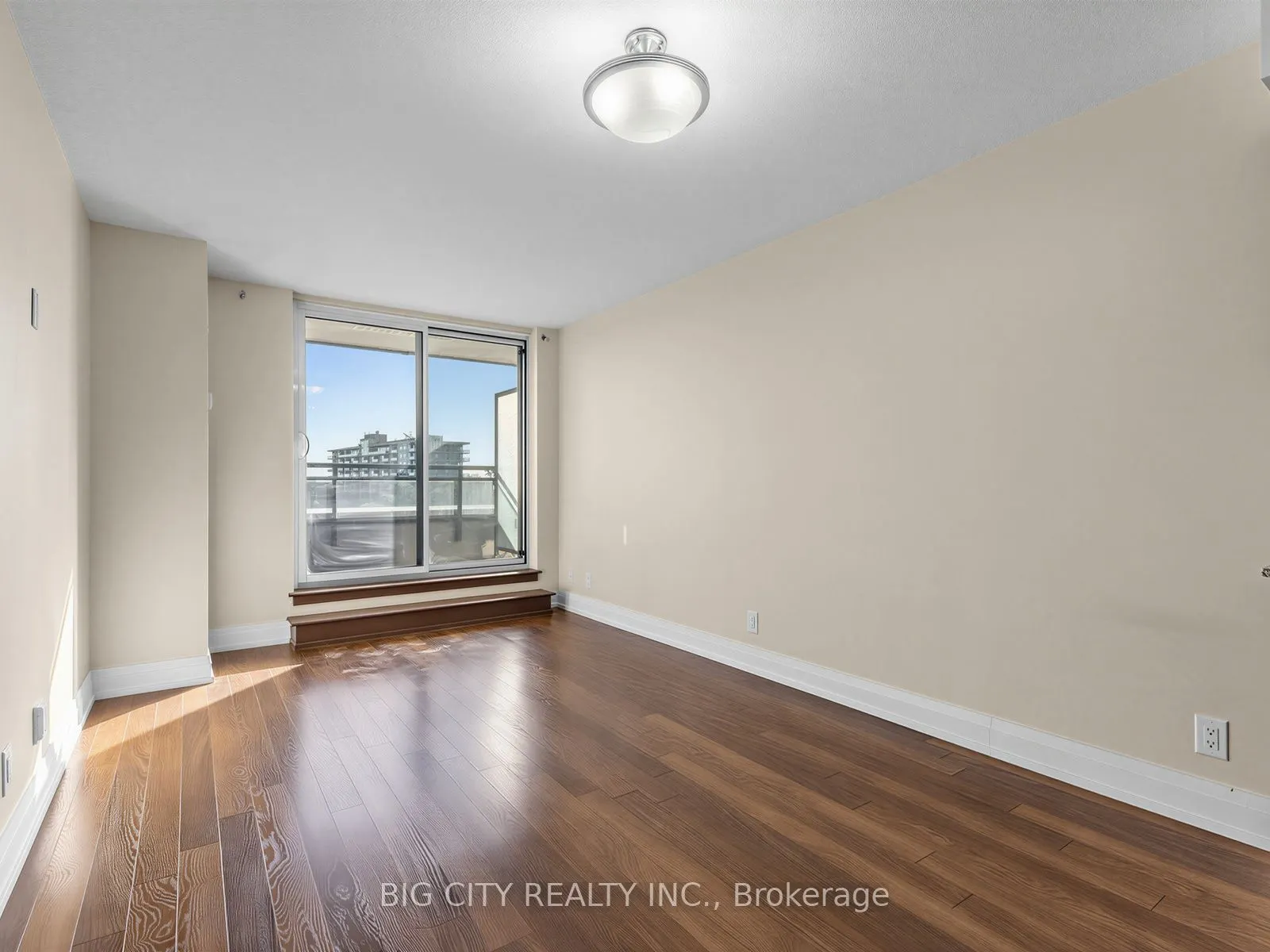 1 De Boers Drive #509