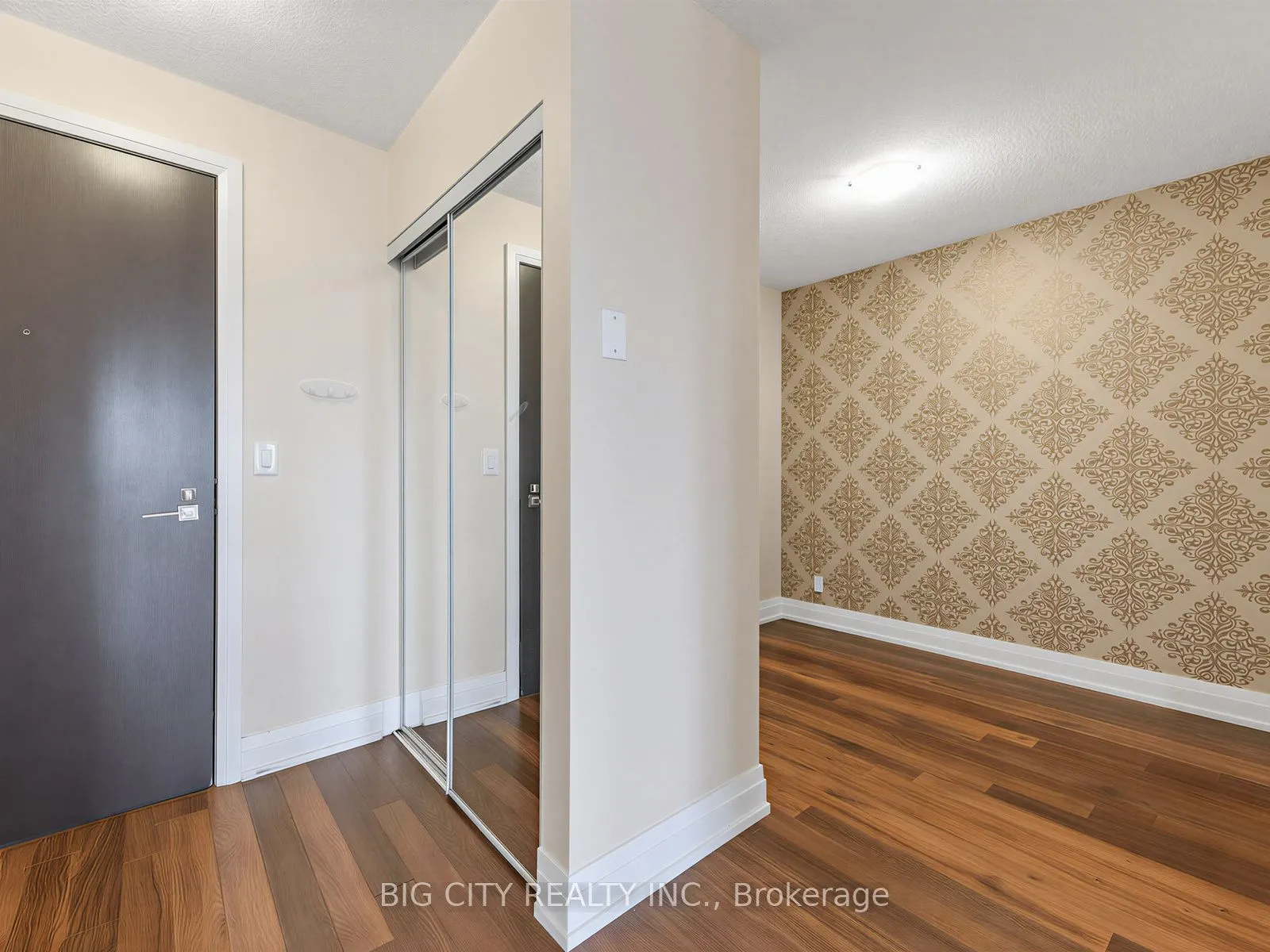 1 De Boers Drive #509