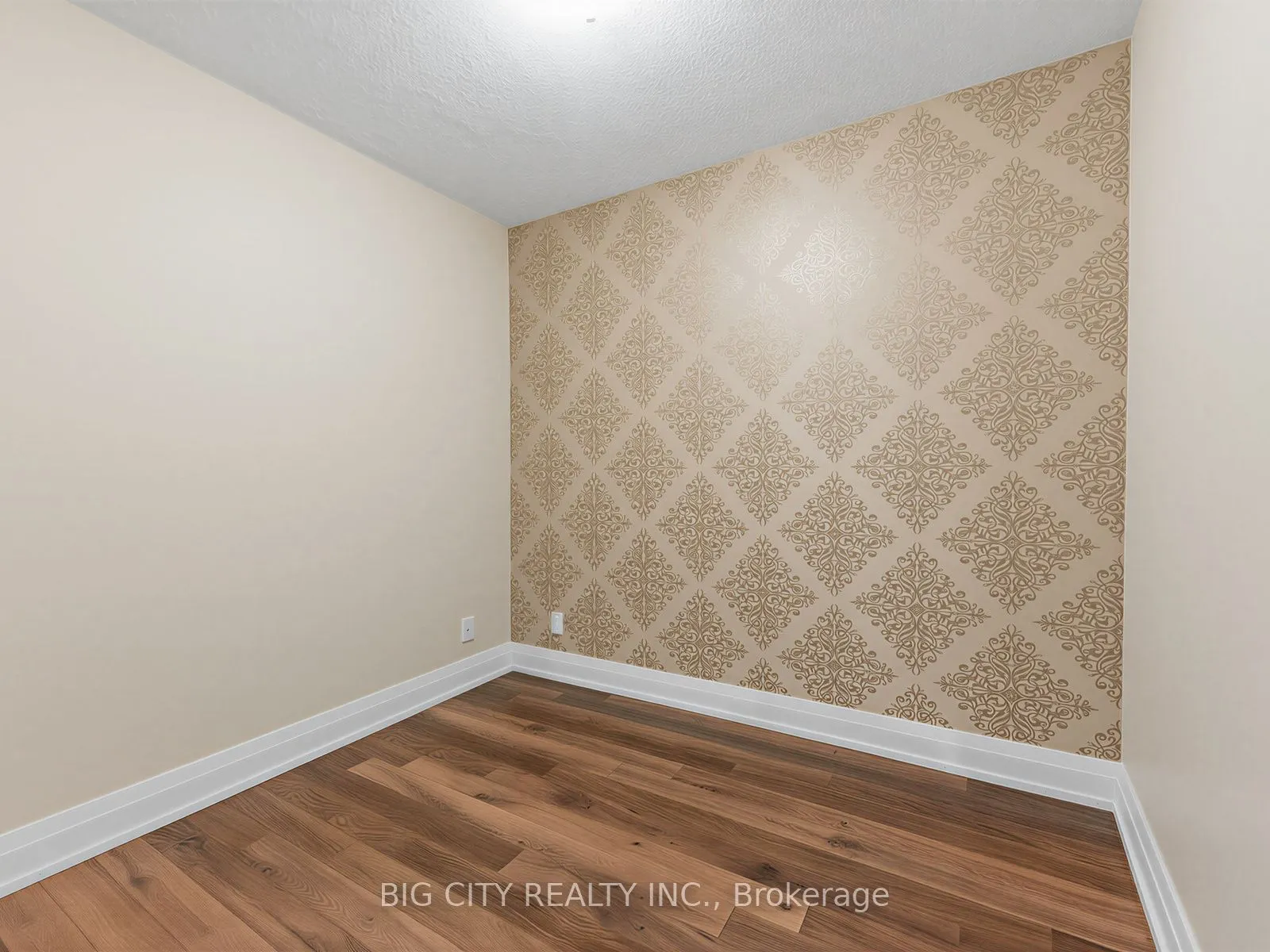 1 De Boers Drive #509