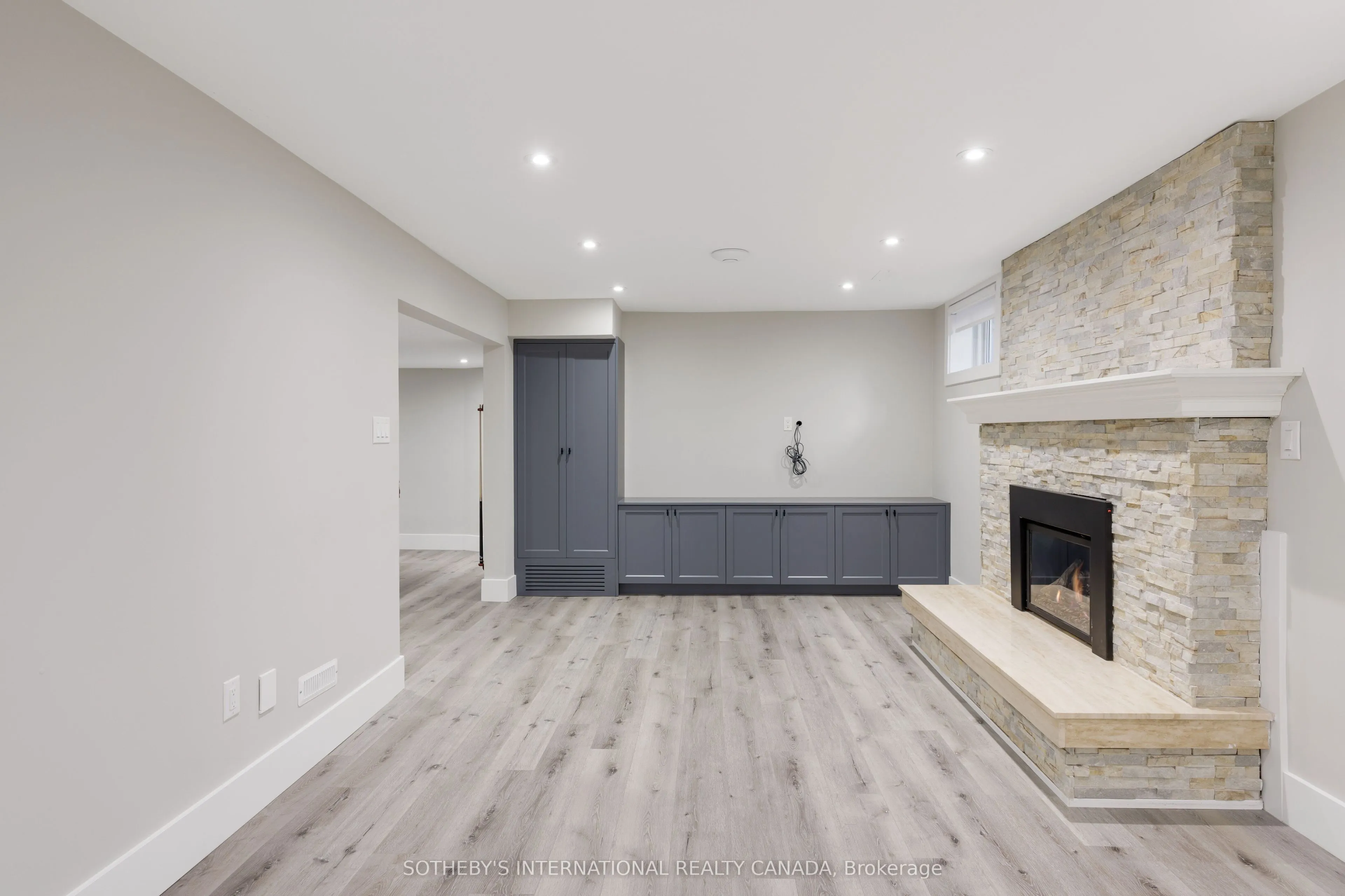 1816 Paddock Crescent