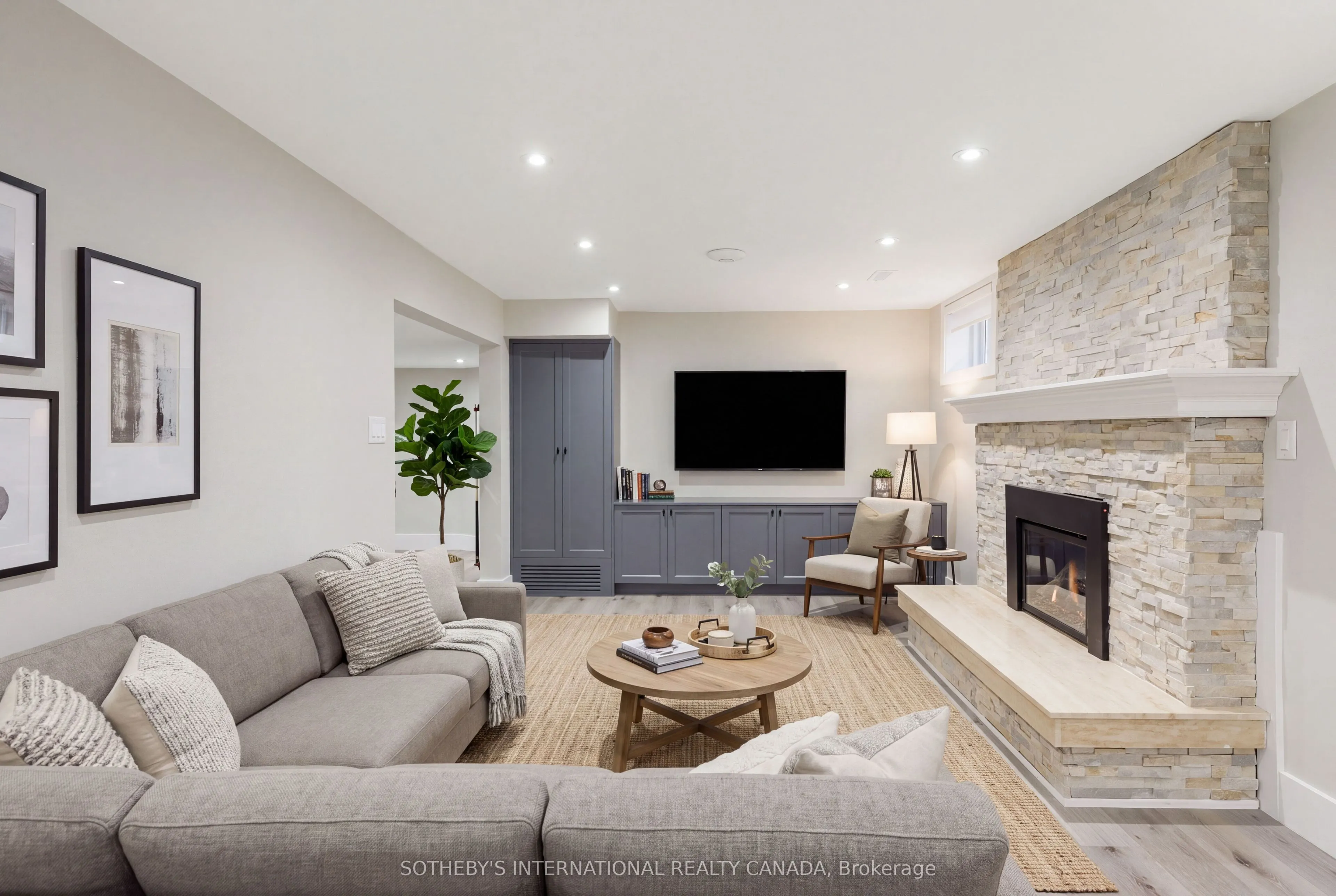1816 Paddock Crescent
