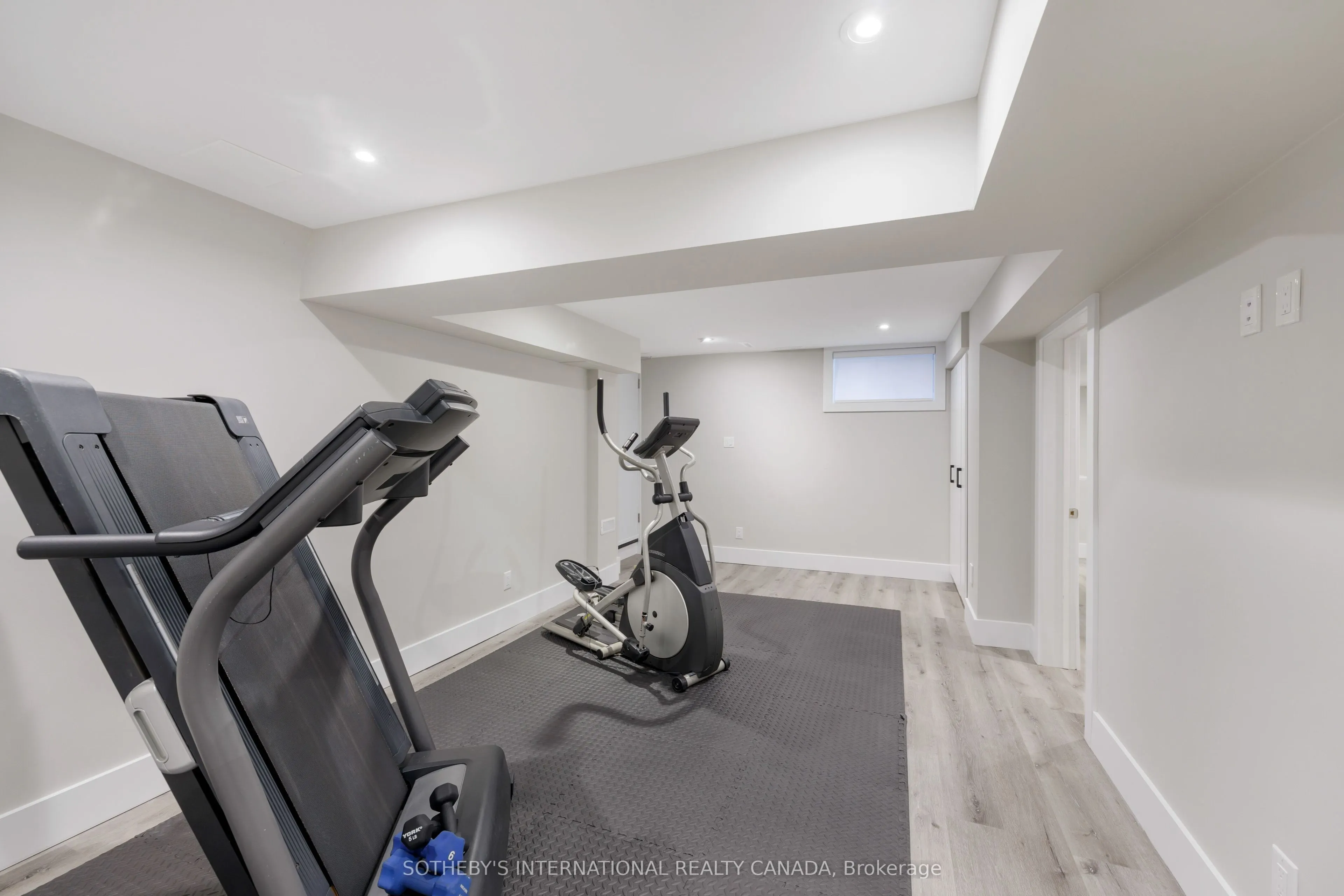 1816 Paddock Crescent