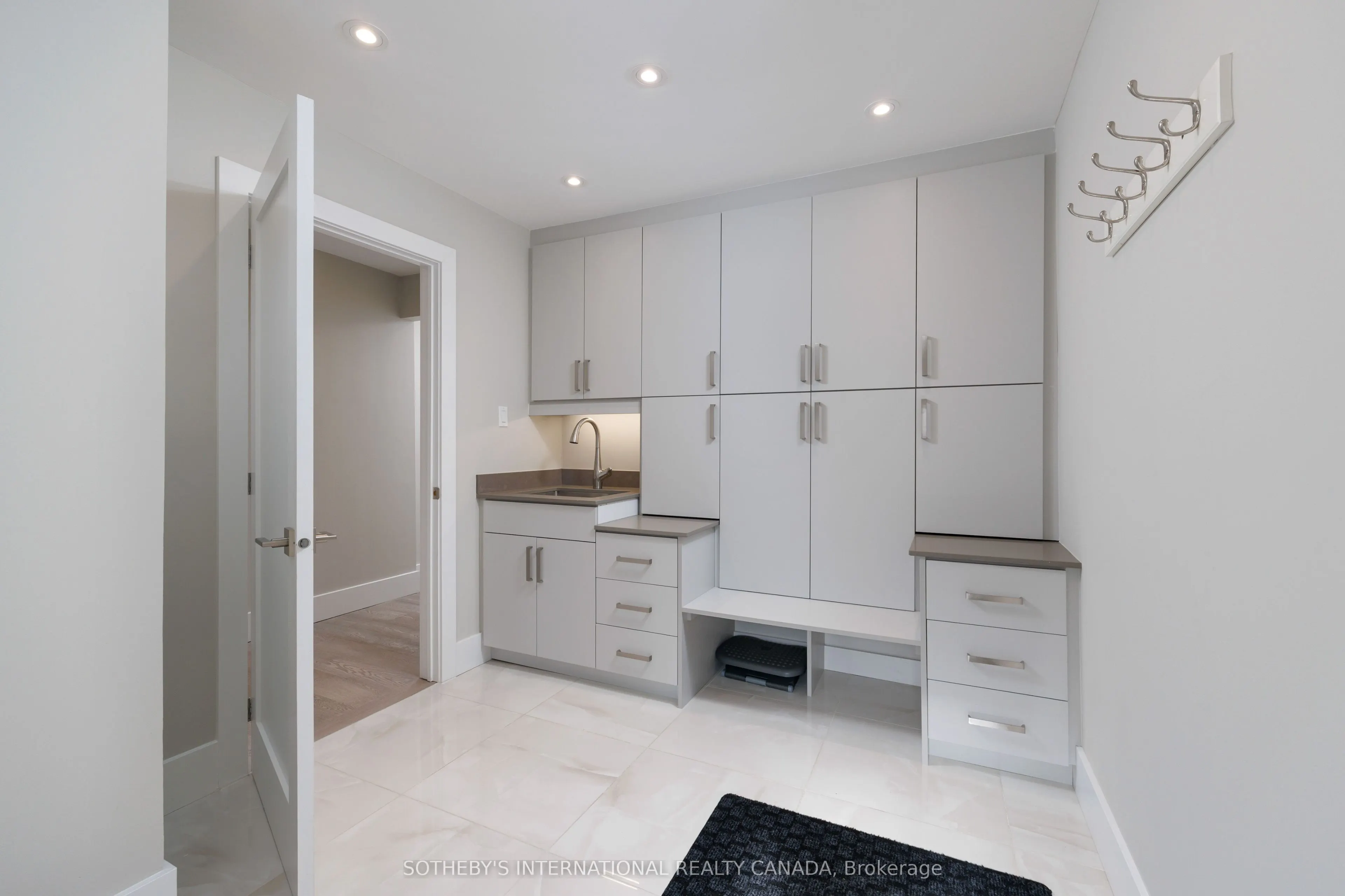 1816 Paddock Crescent