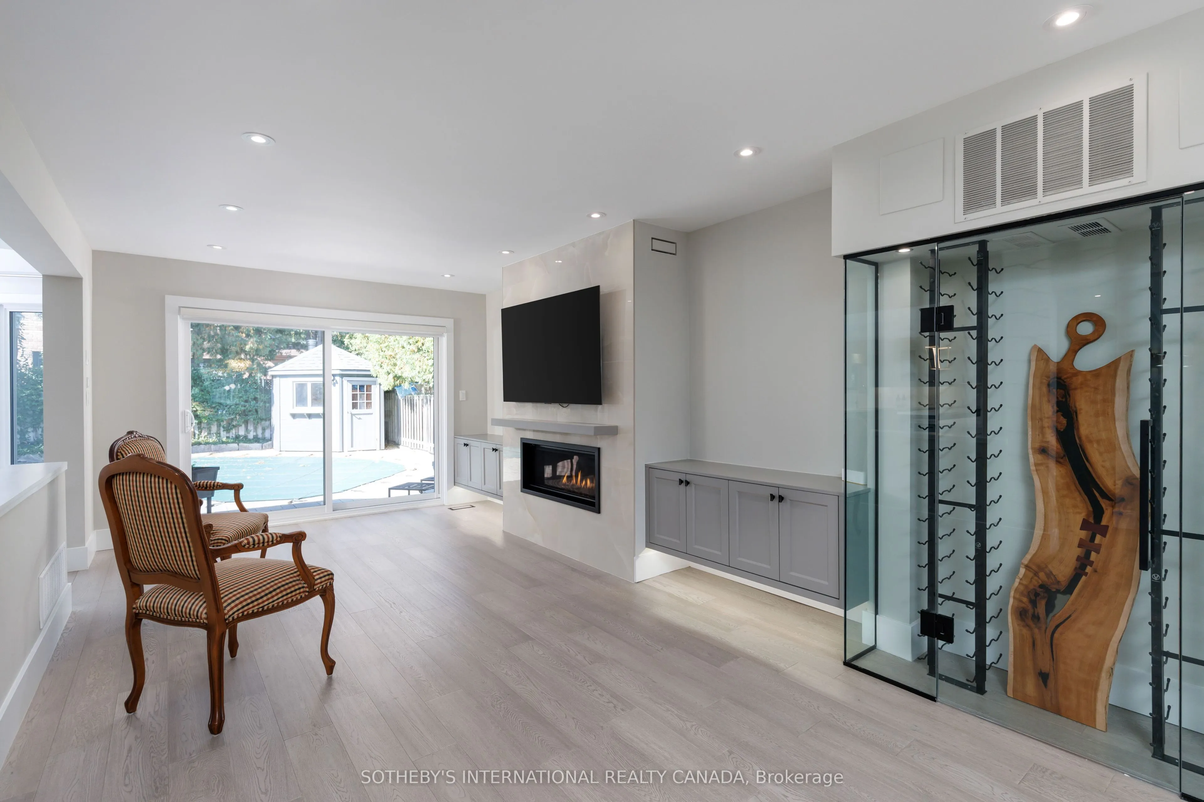 1816 Paddock Crescent