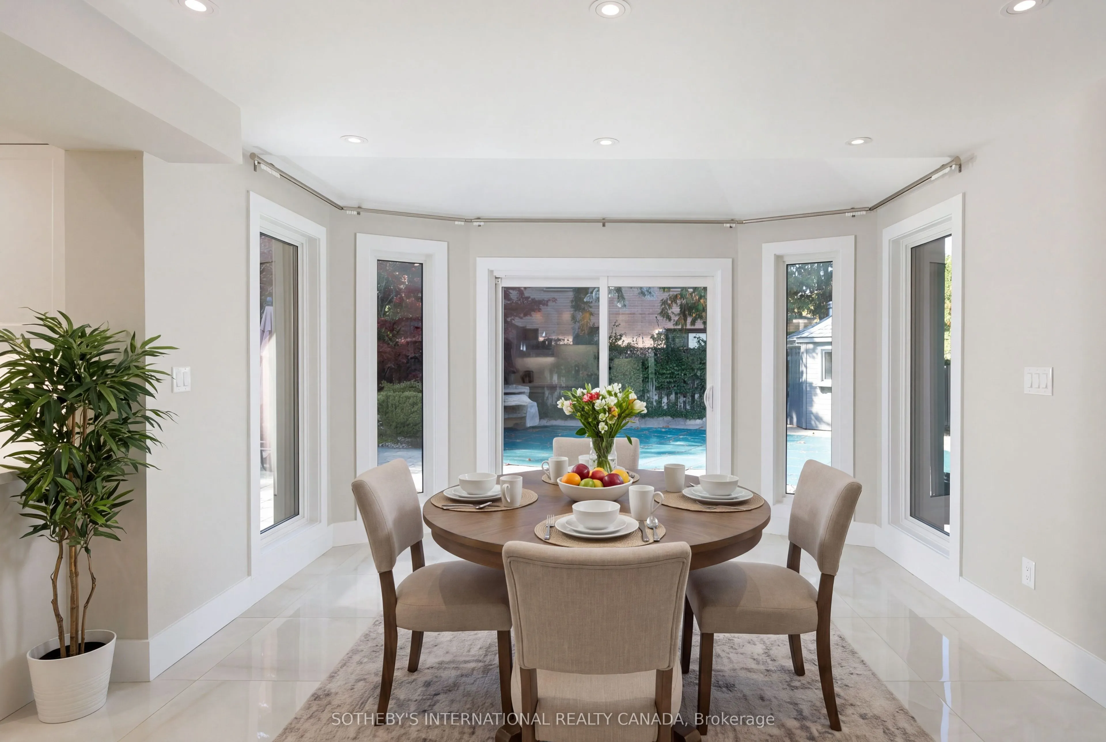 1816 Paddock Crescent