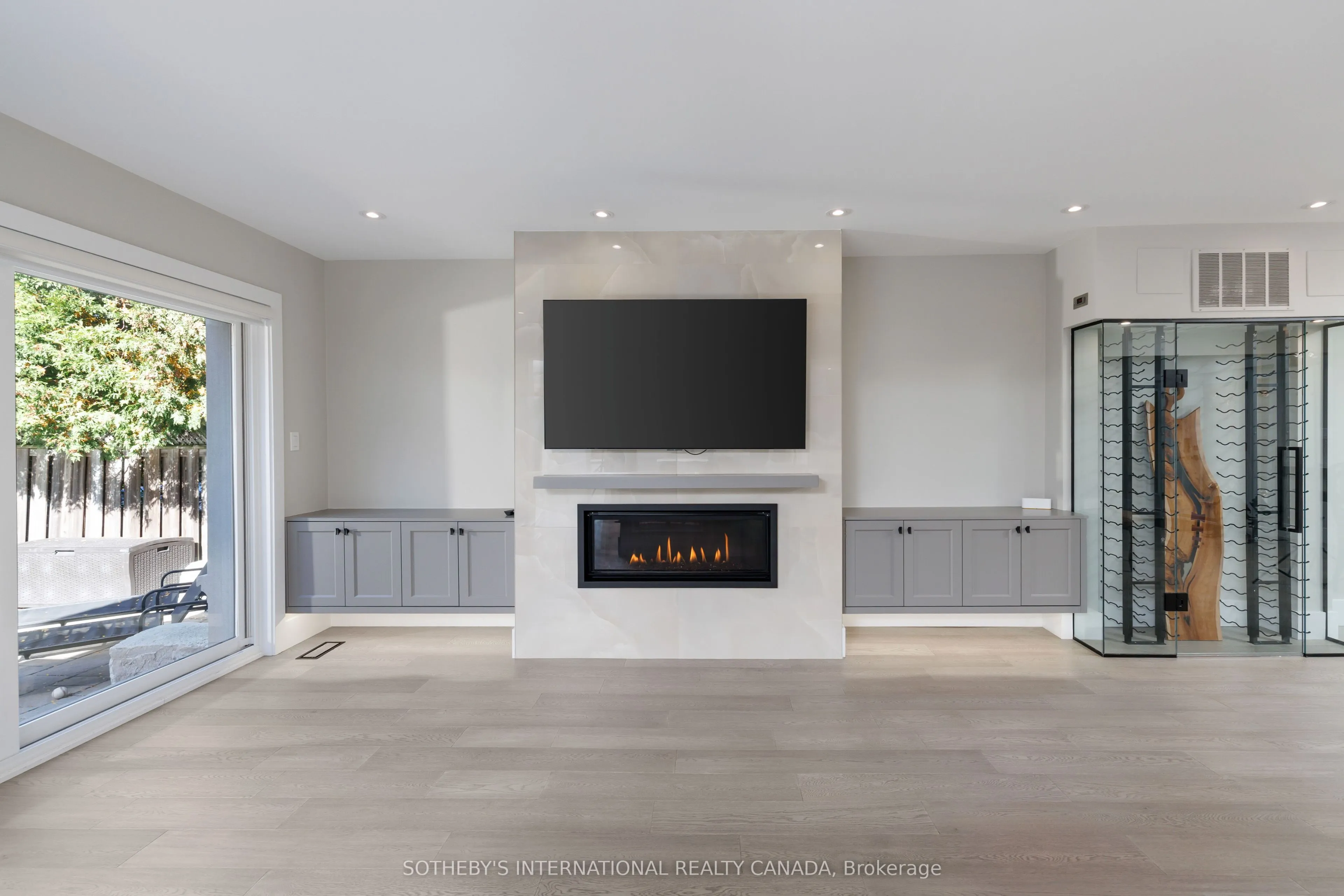 1816 Paddock Crescent