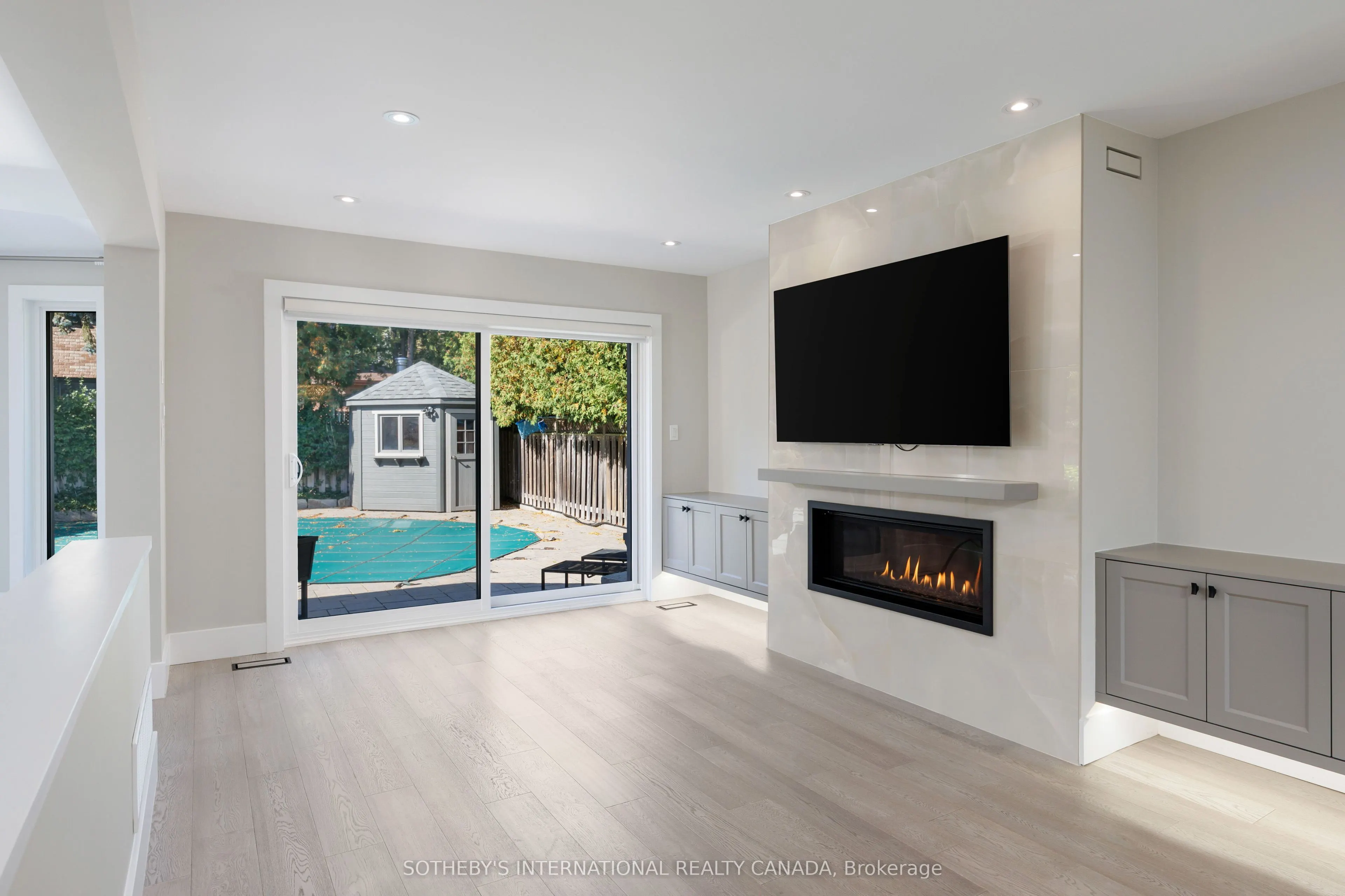 1816 Paddock Crescent