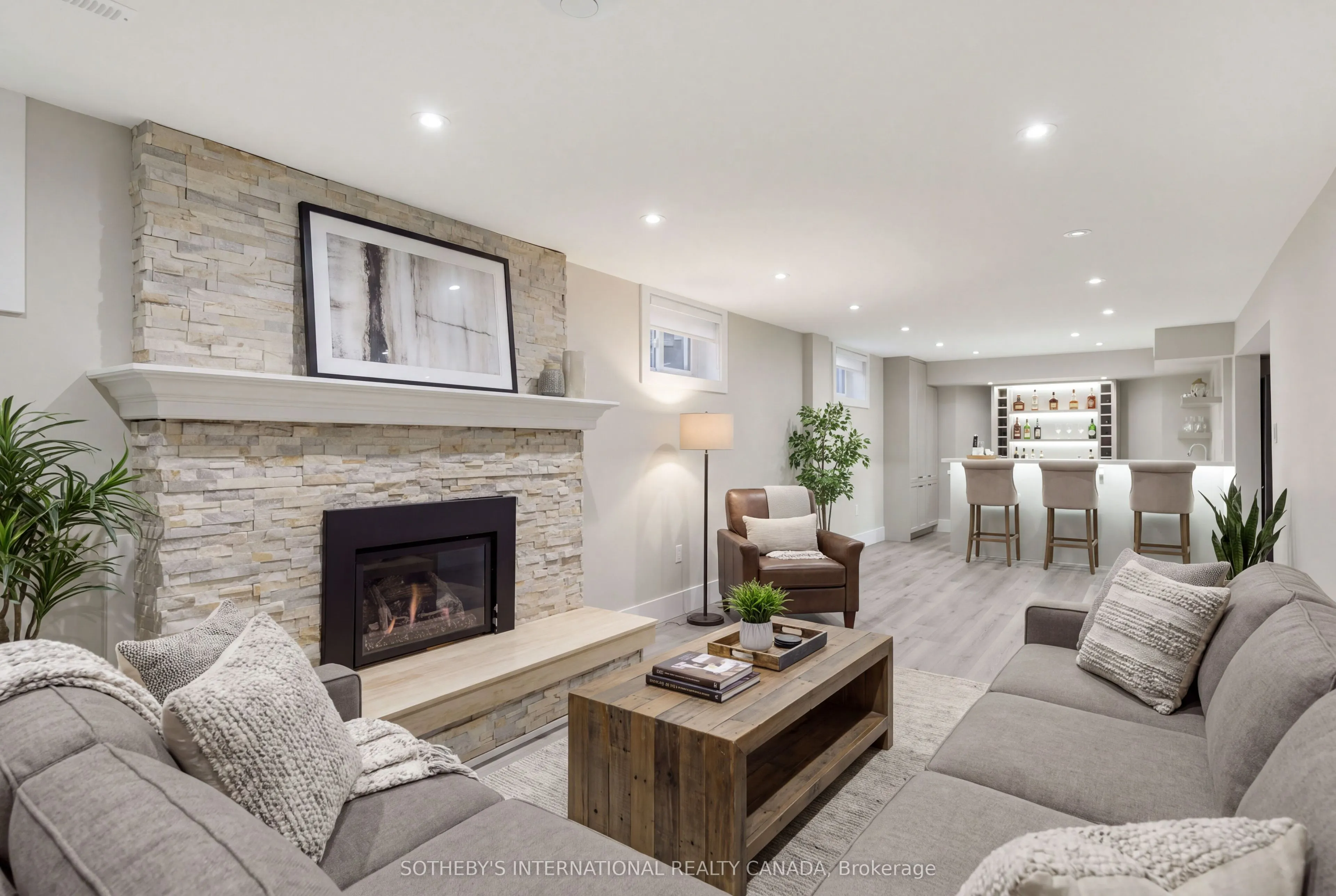 1816 Paddock Crescent