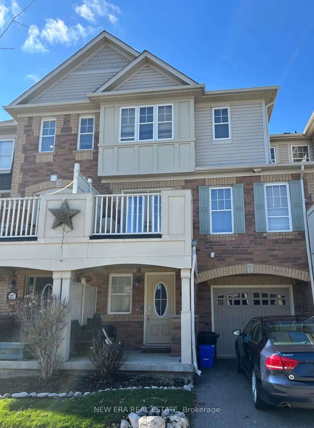 225 Schreyer Crescent
