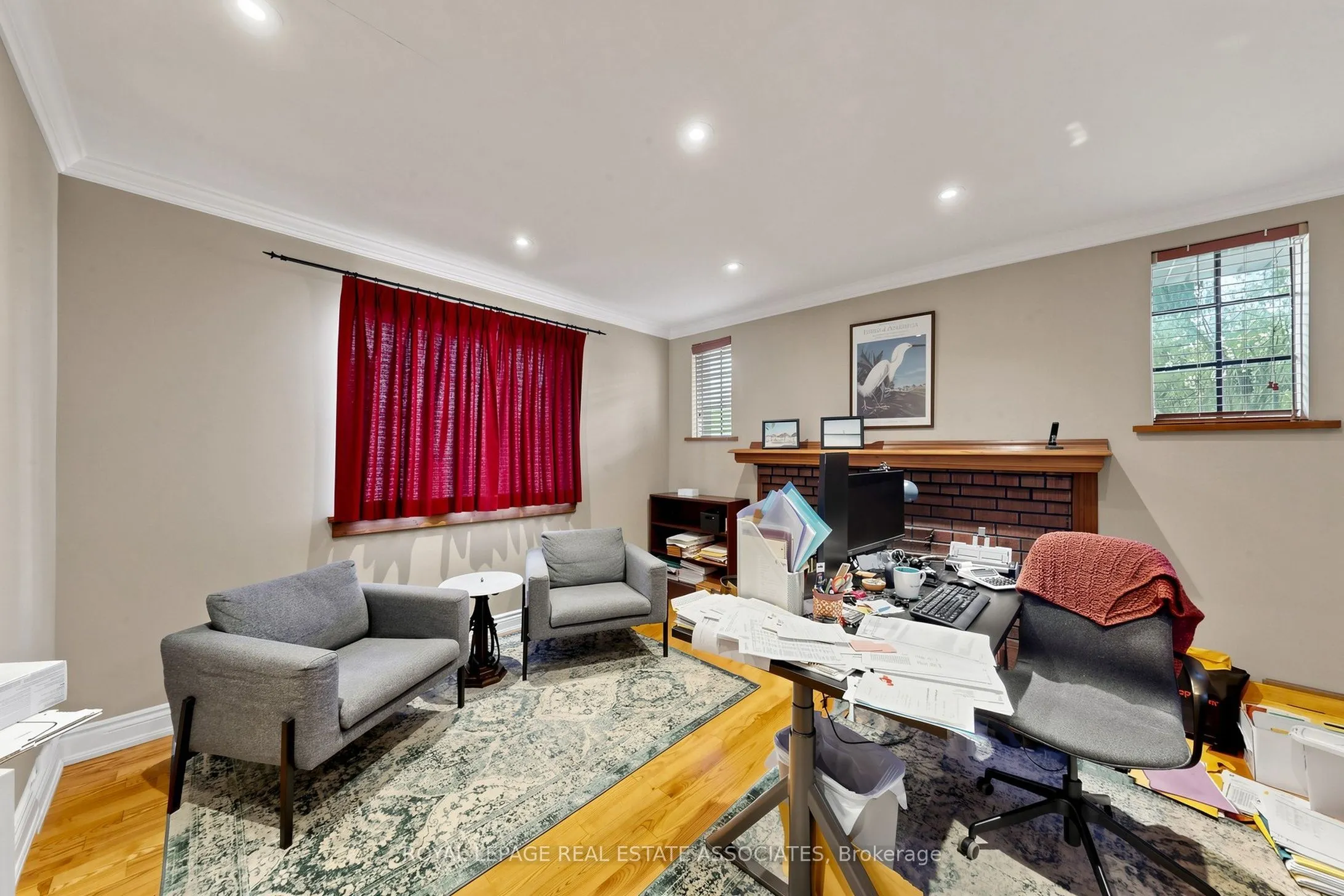 298 Lakeshore Road E