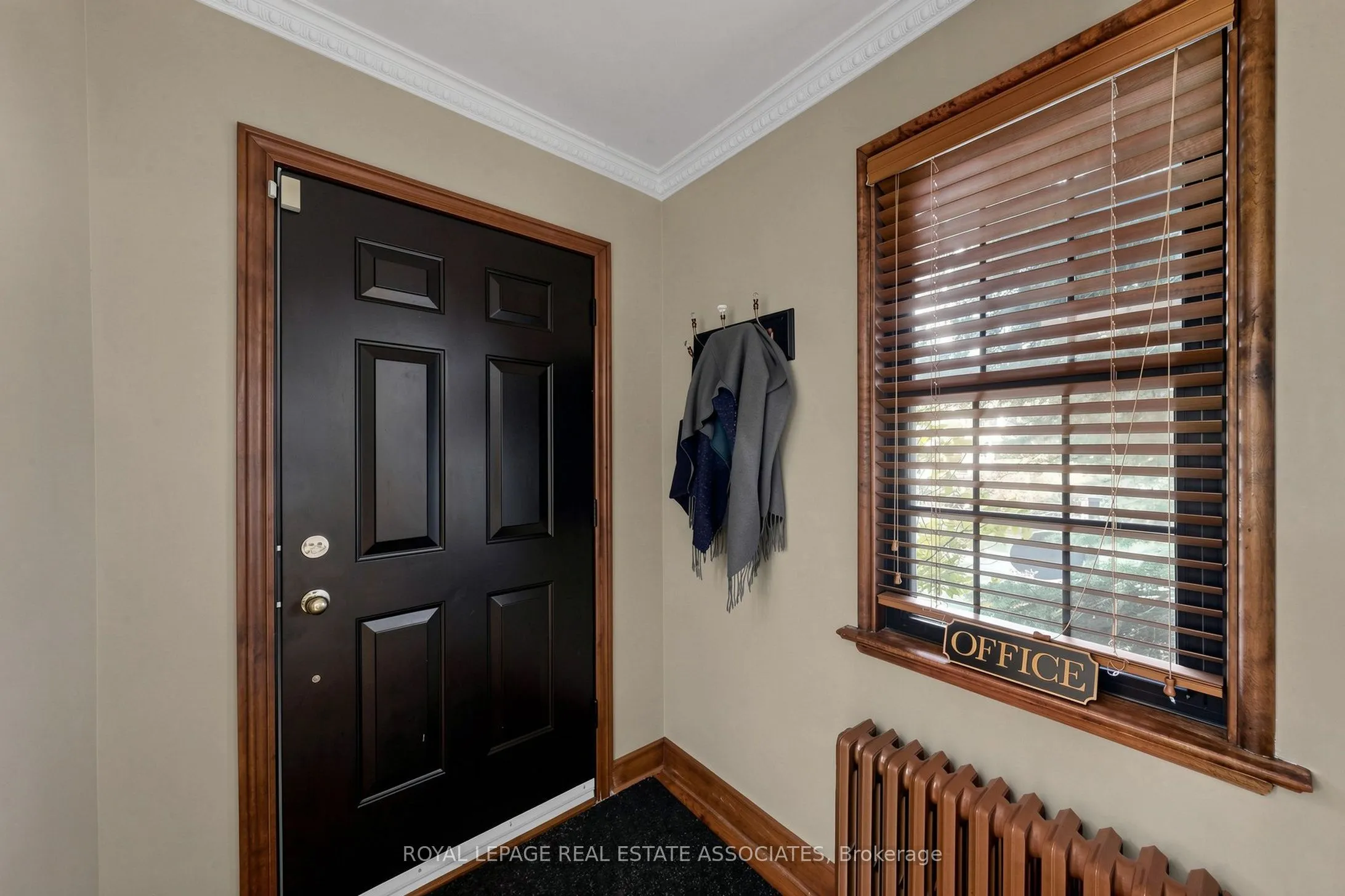 298 Lakeshore Road E
