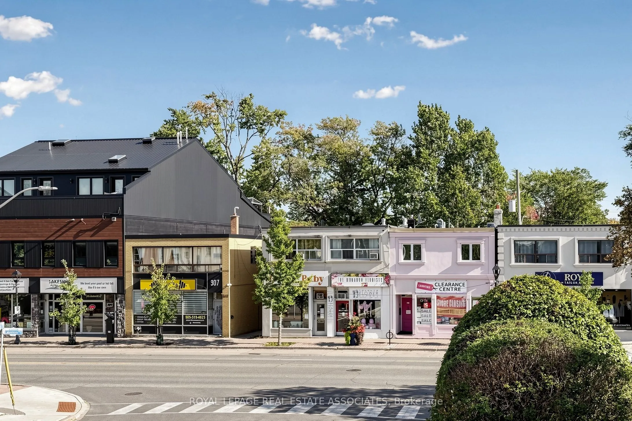 298 Lakeshore Road E