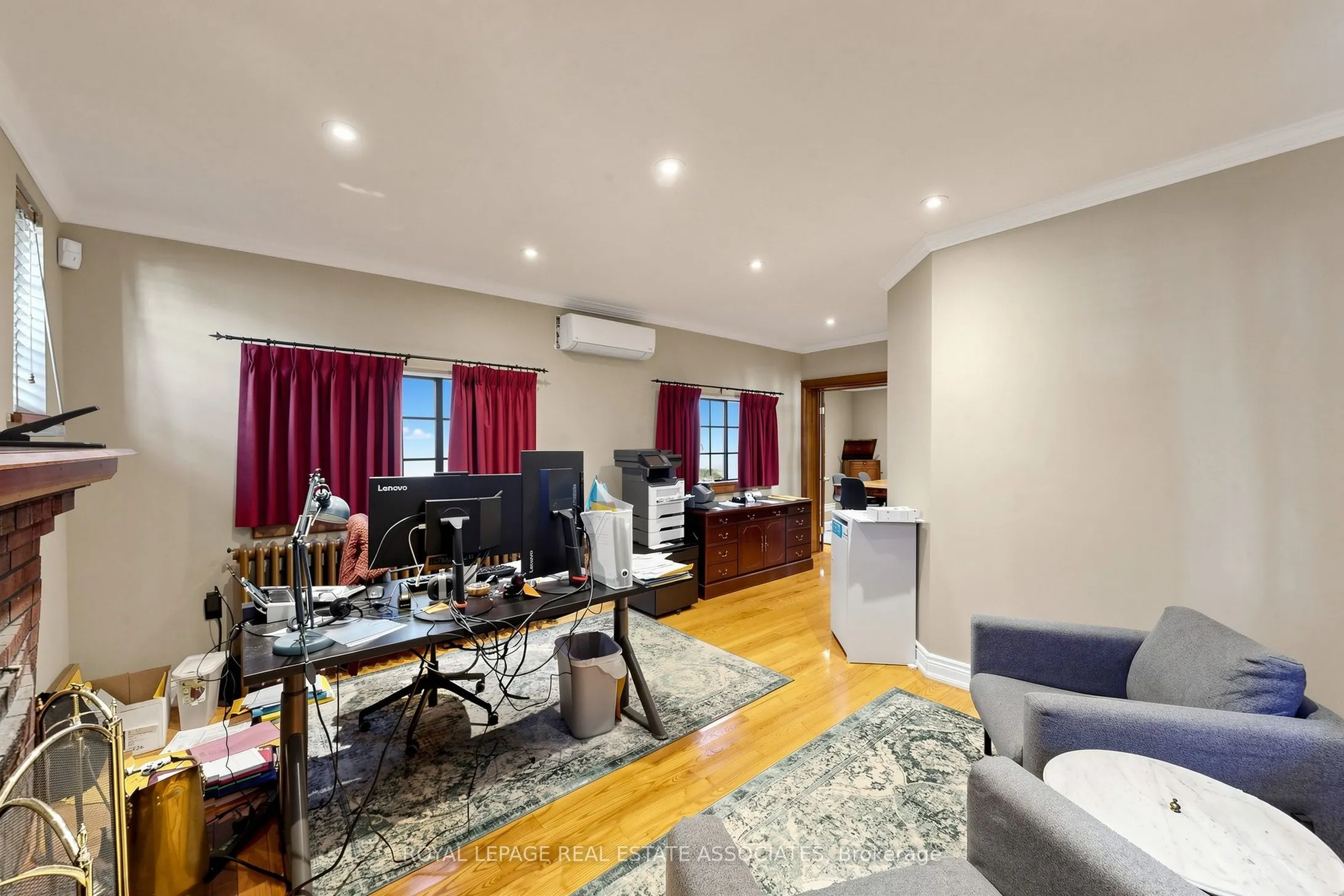 298 Lakeshore Road E