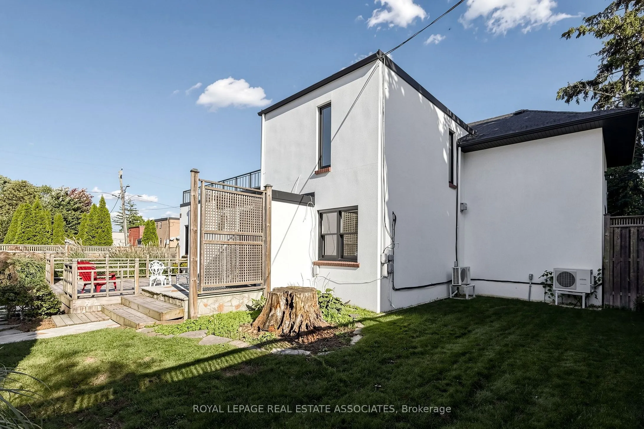 298 Lakeshore Road E