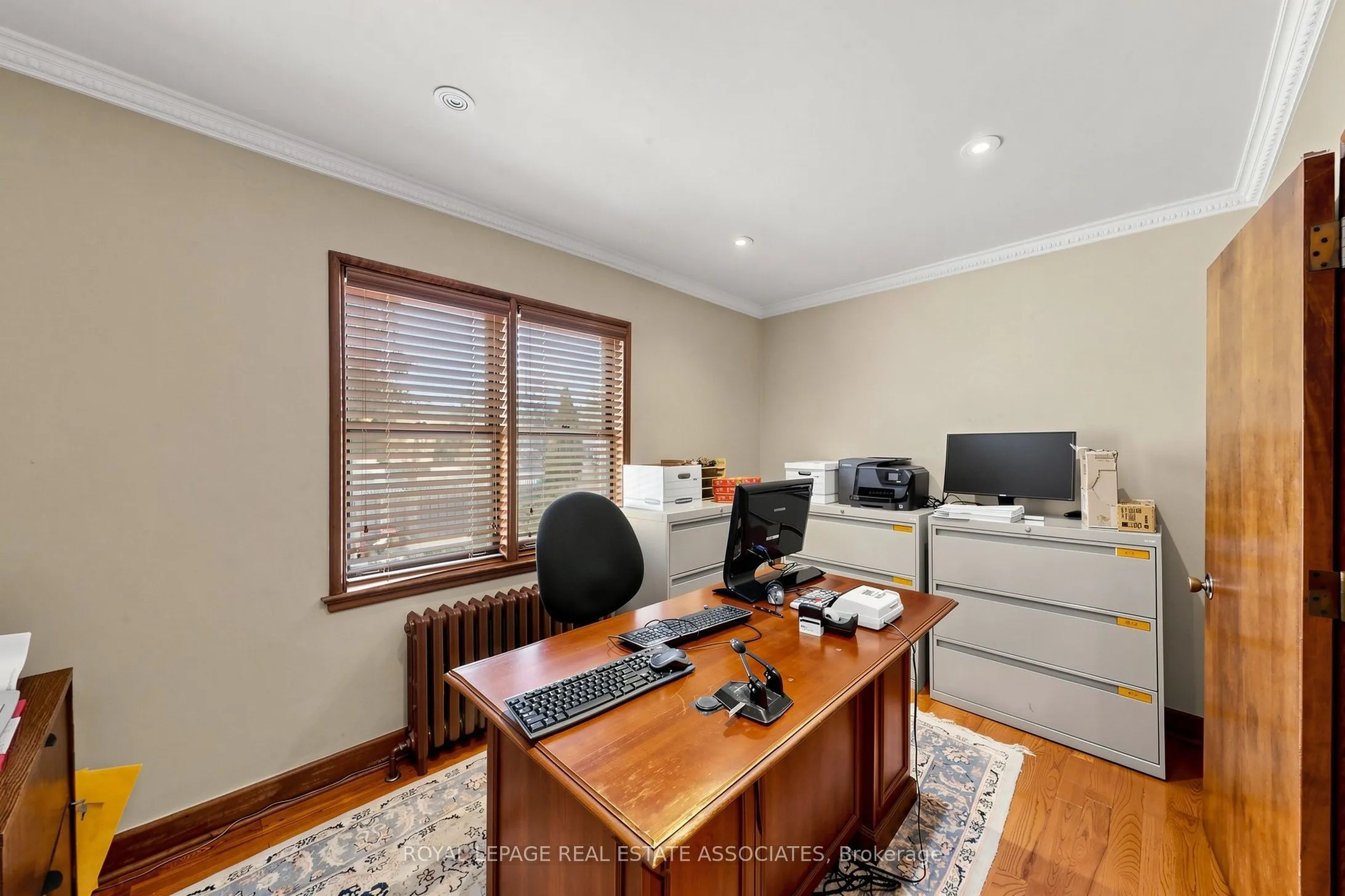 298 Lakeshore Road E