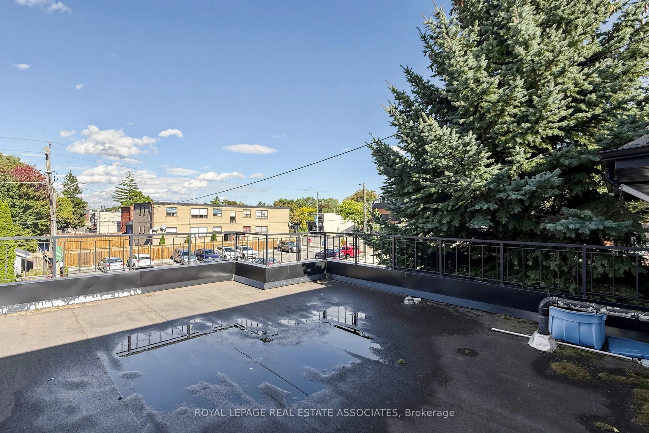 298 Lakeshore Road E
