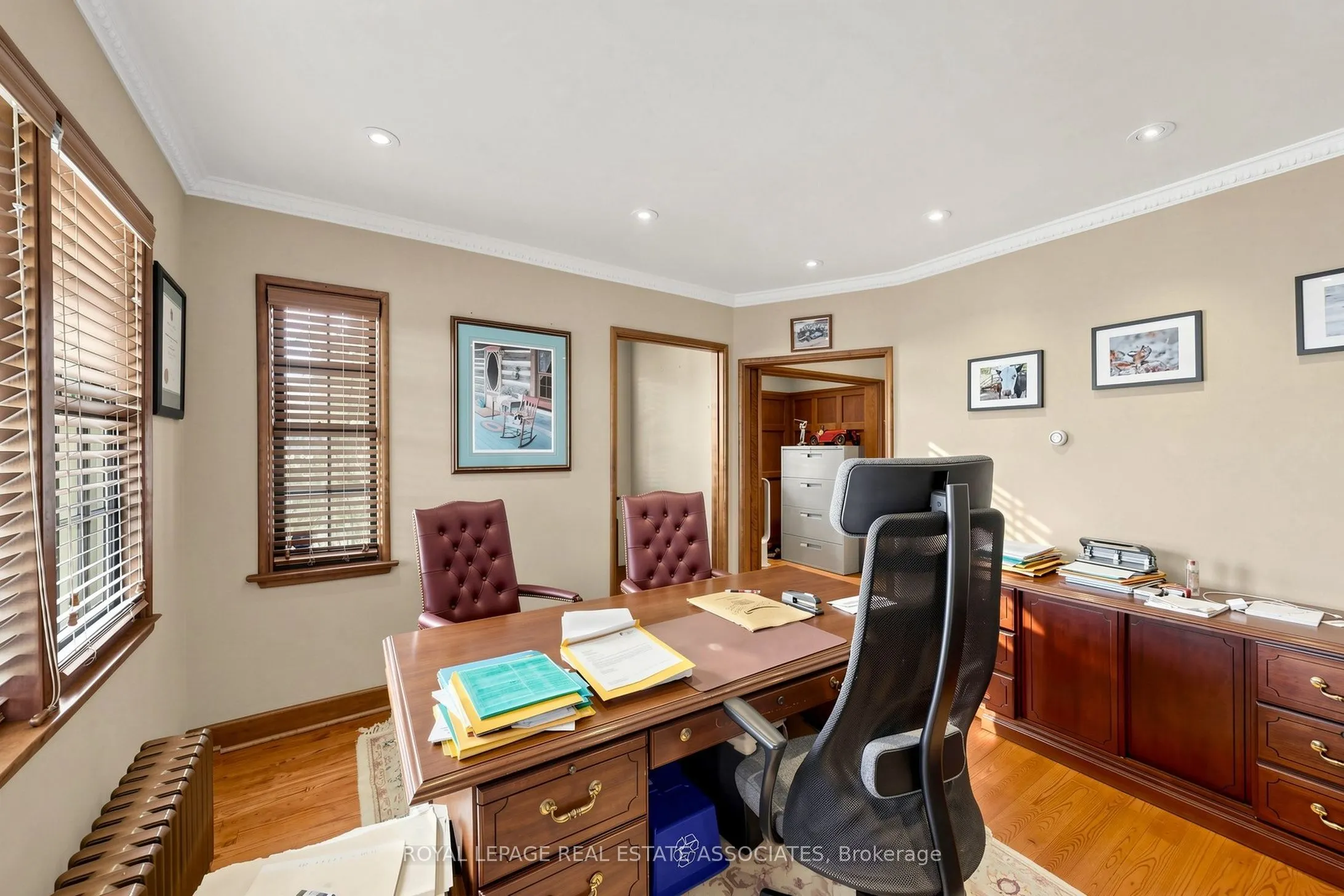298 Lakeshore Road E