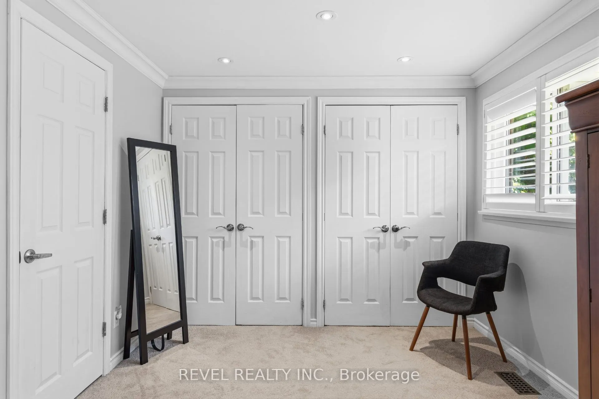 23 River View Drive
