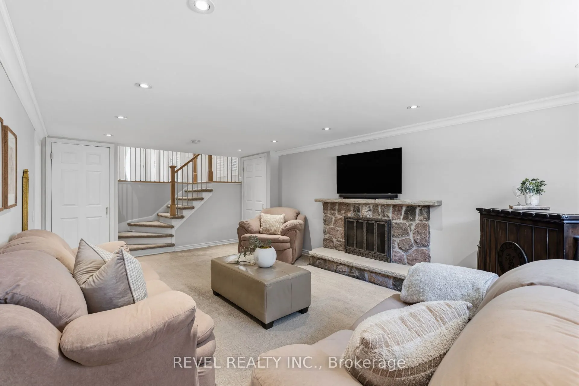 23 River View Drive