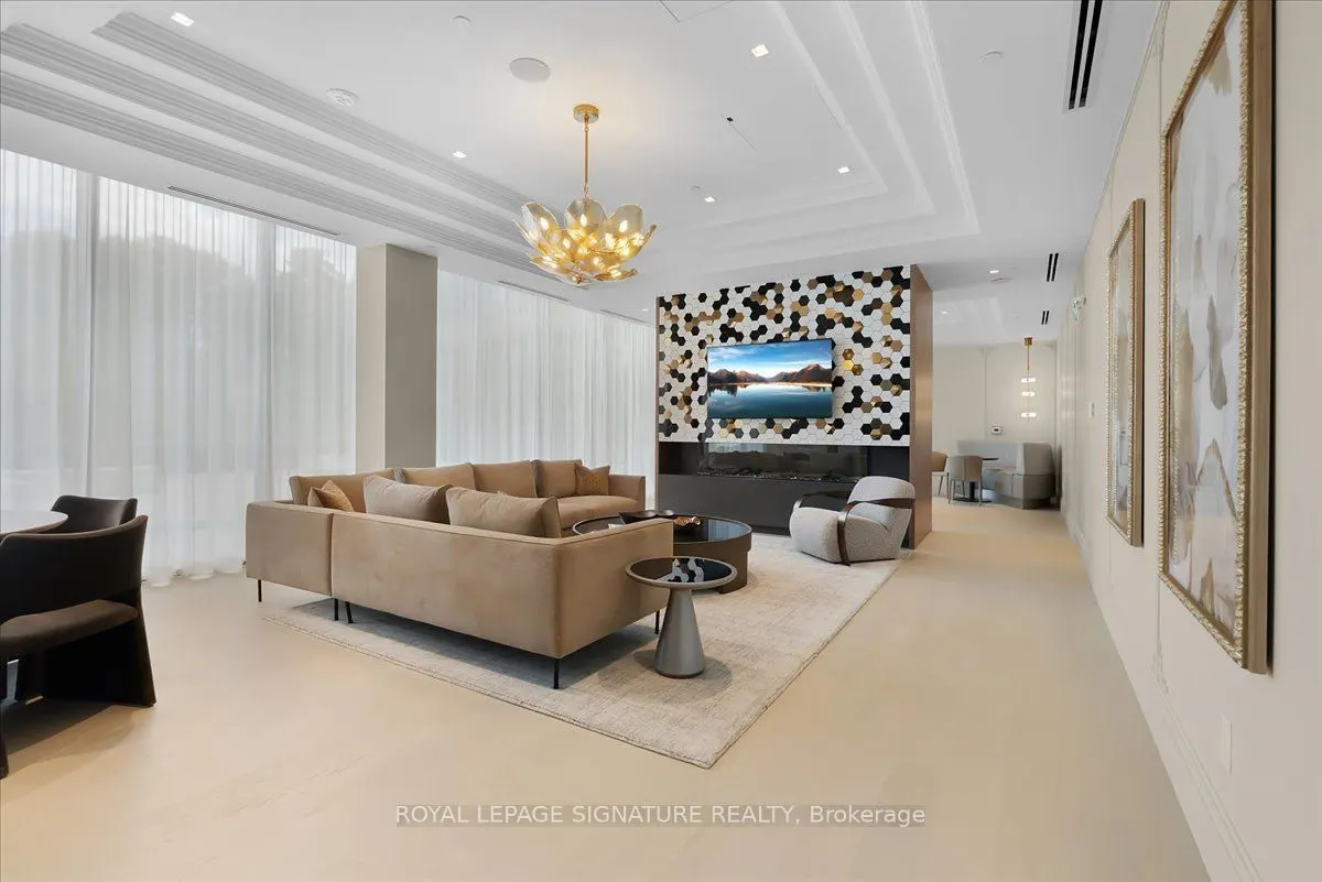 2450 Bloor Street W #301