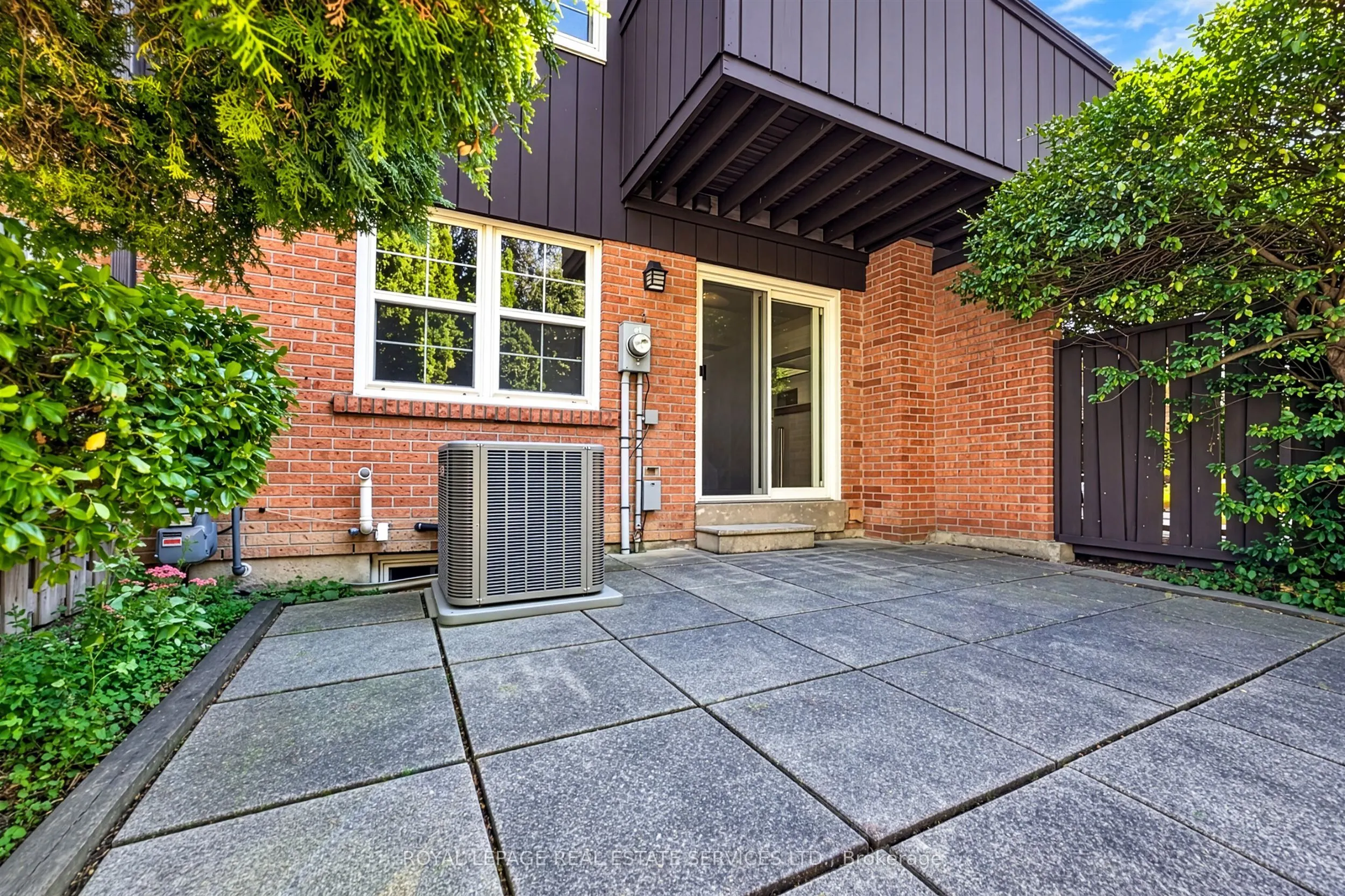 1951 Rathburn Road E #86