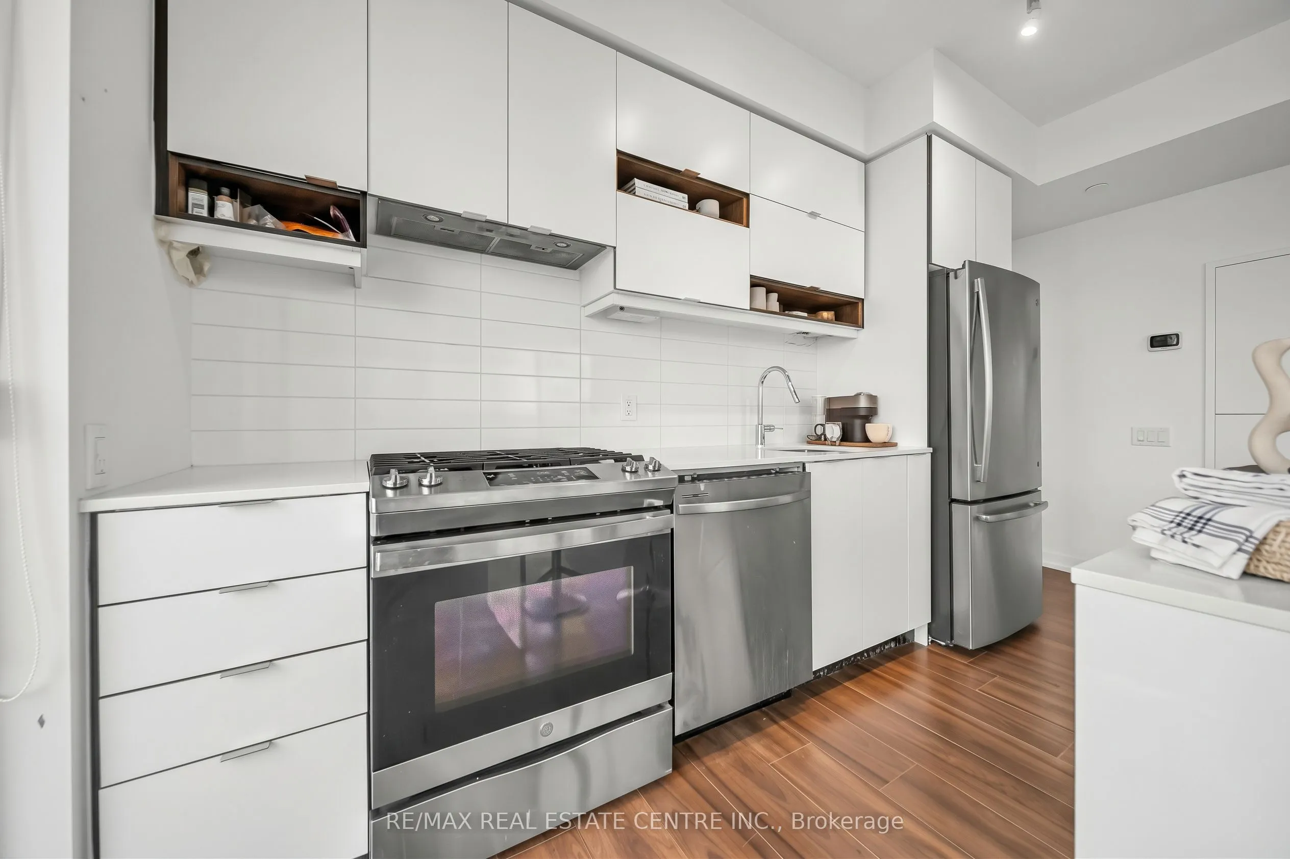 4065 Confederation Parkway N #3803