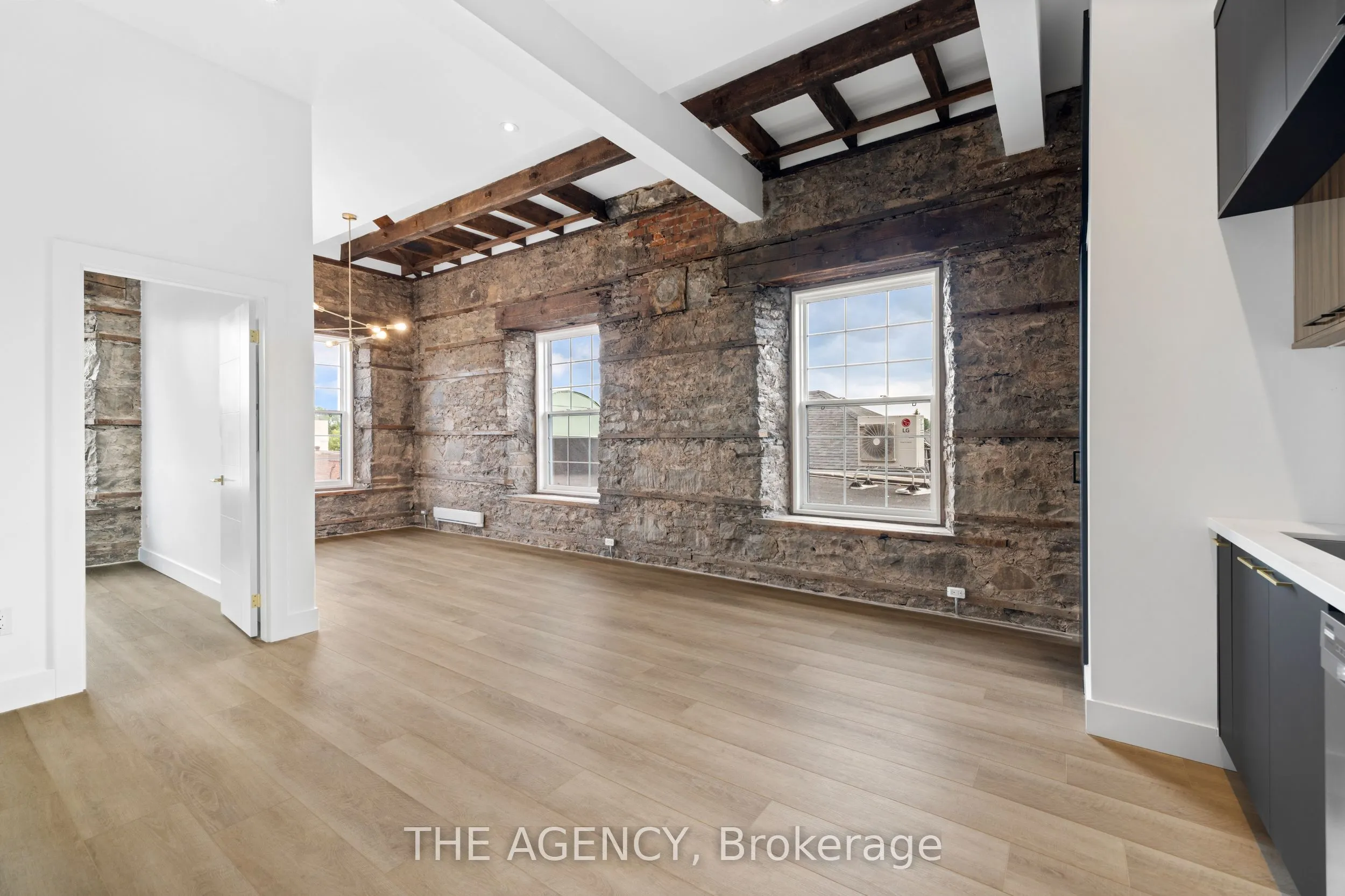 163 Main Street E #303