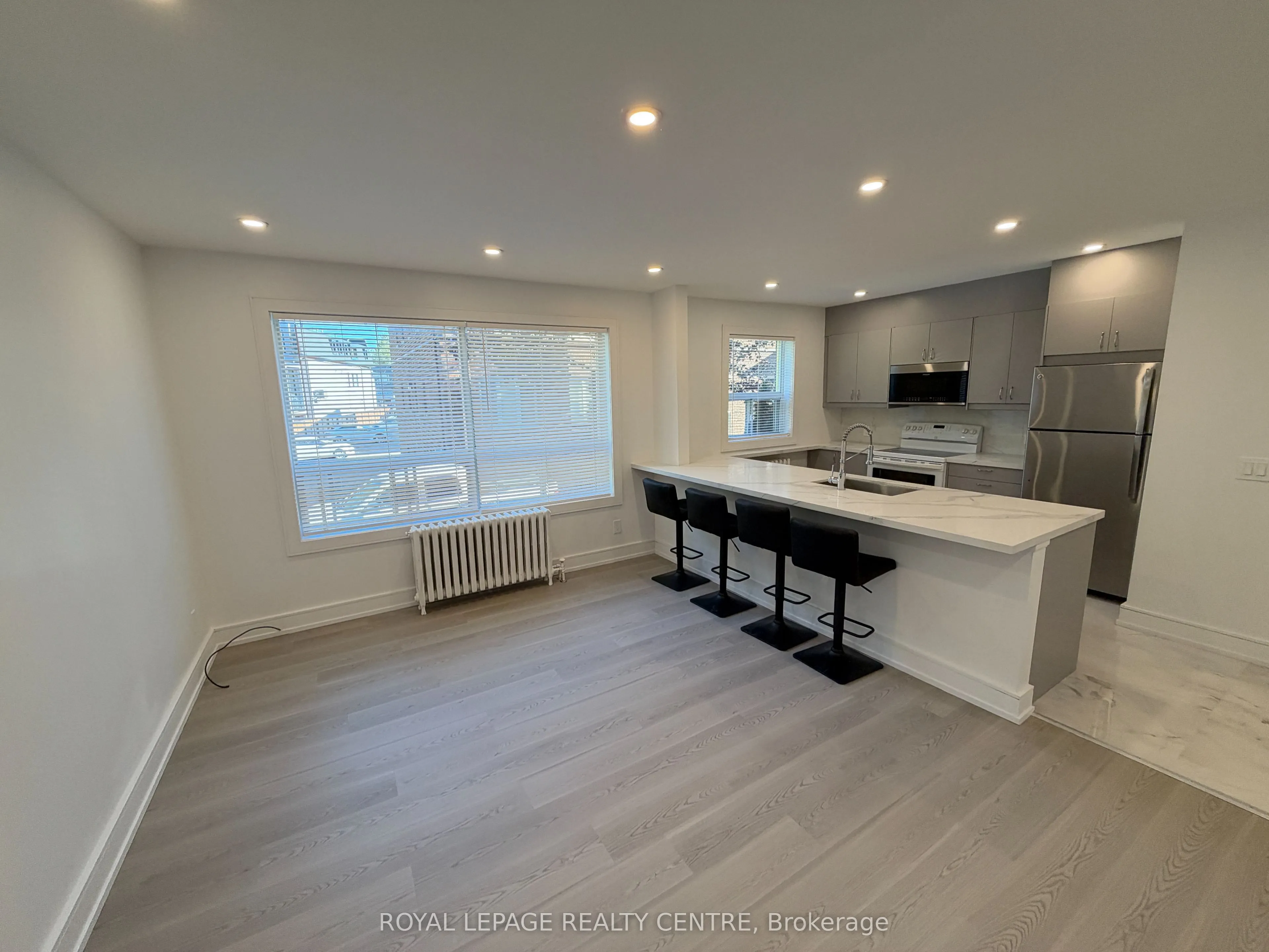 342 Lakeshore Road W #6