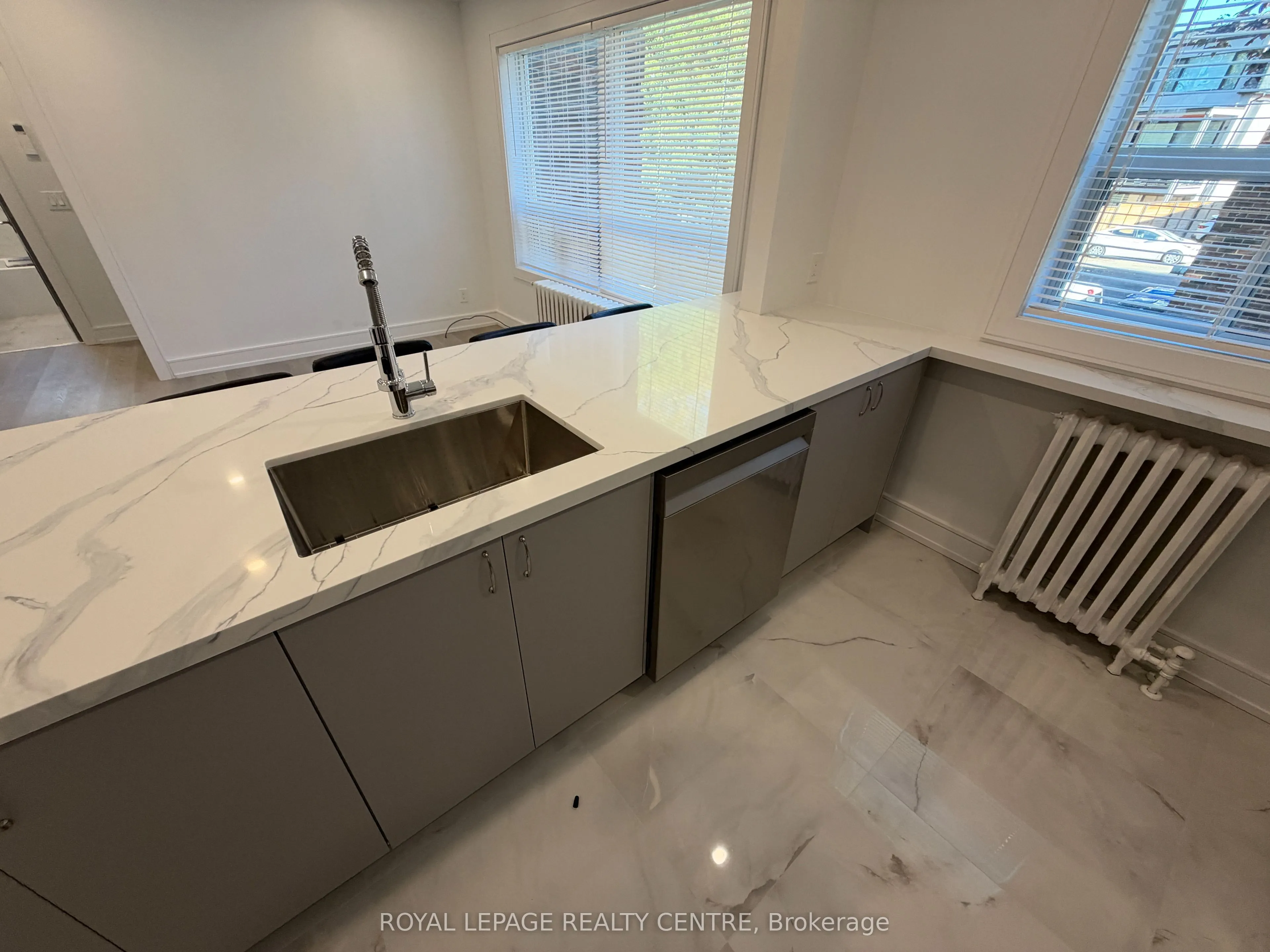 342 Lakeshore Road W #6