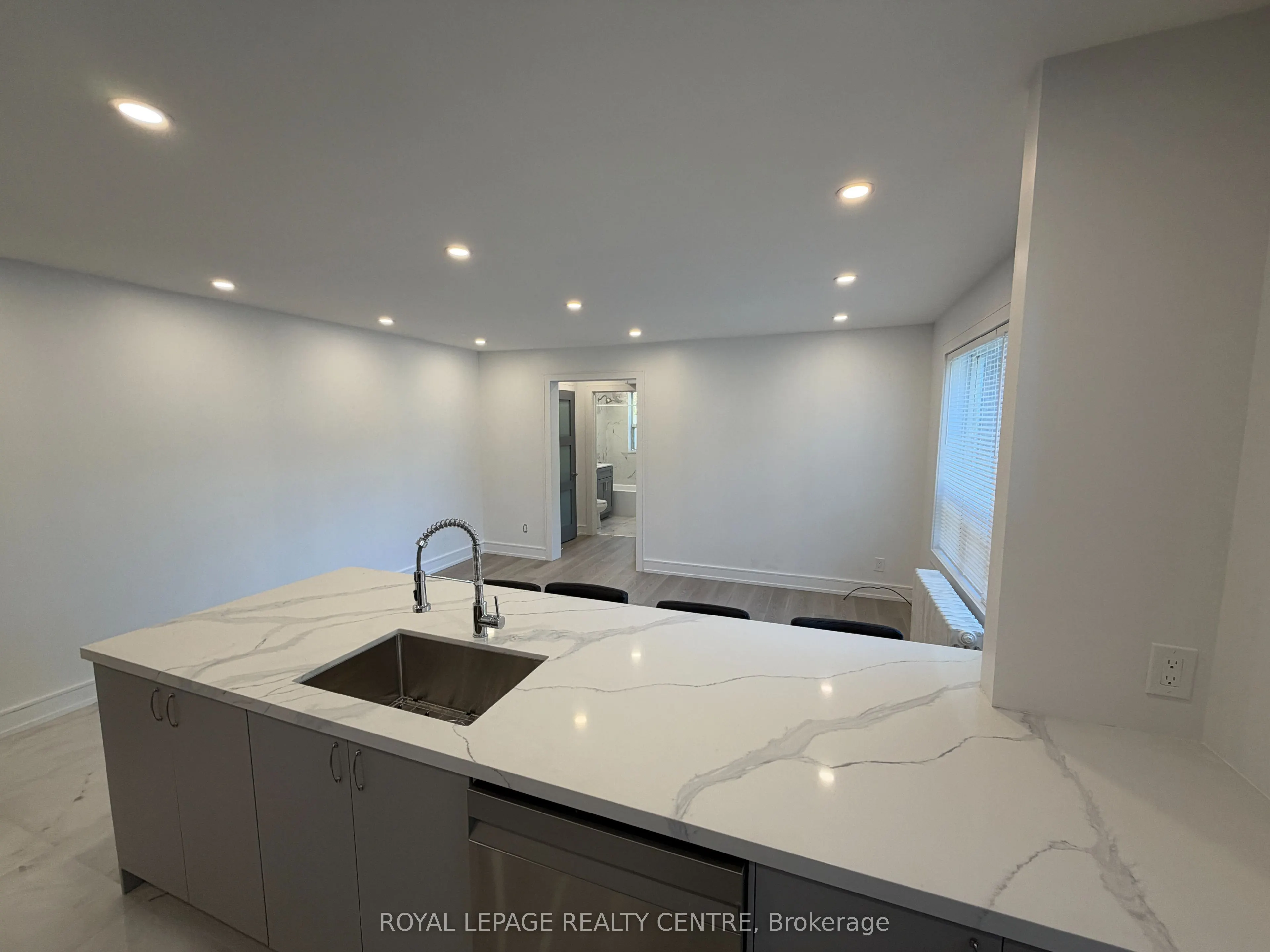 342 Lakeshore Road W #6
