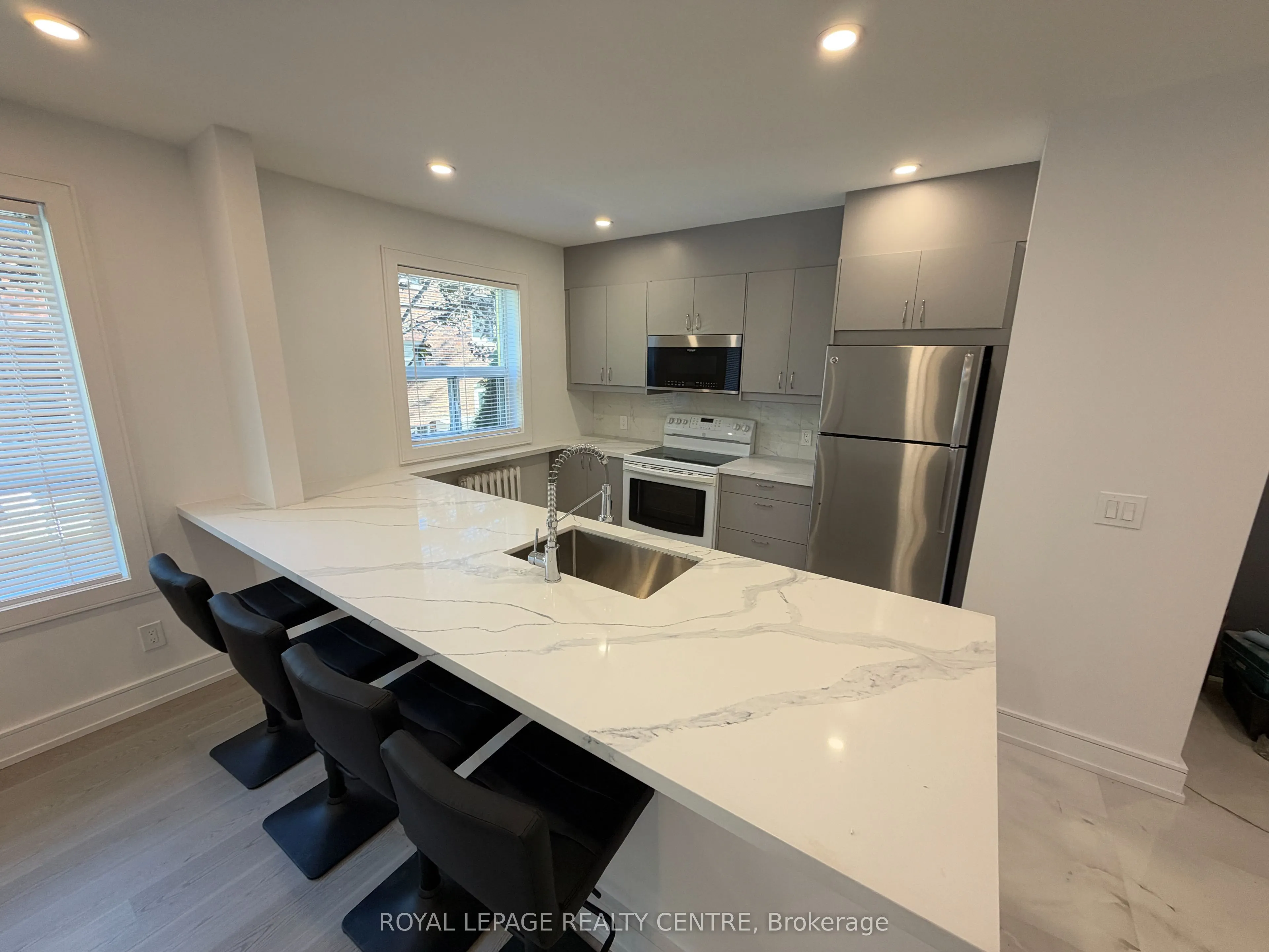 342 Lakeshore Road W #6