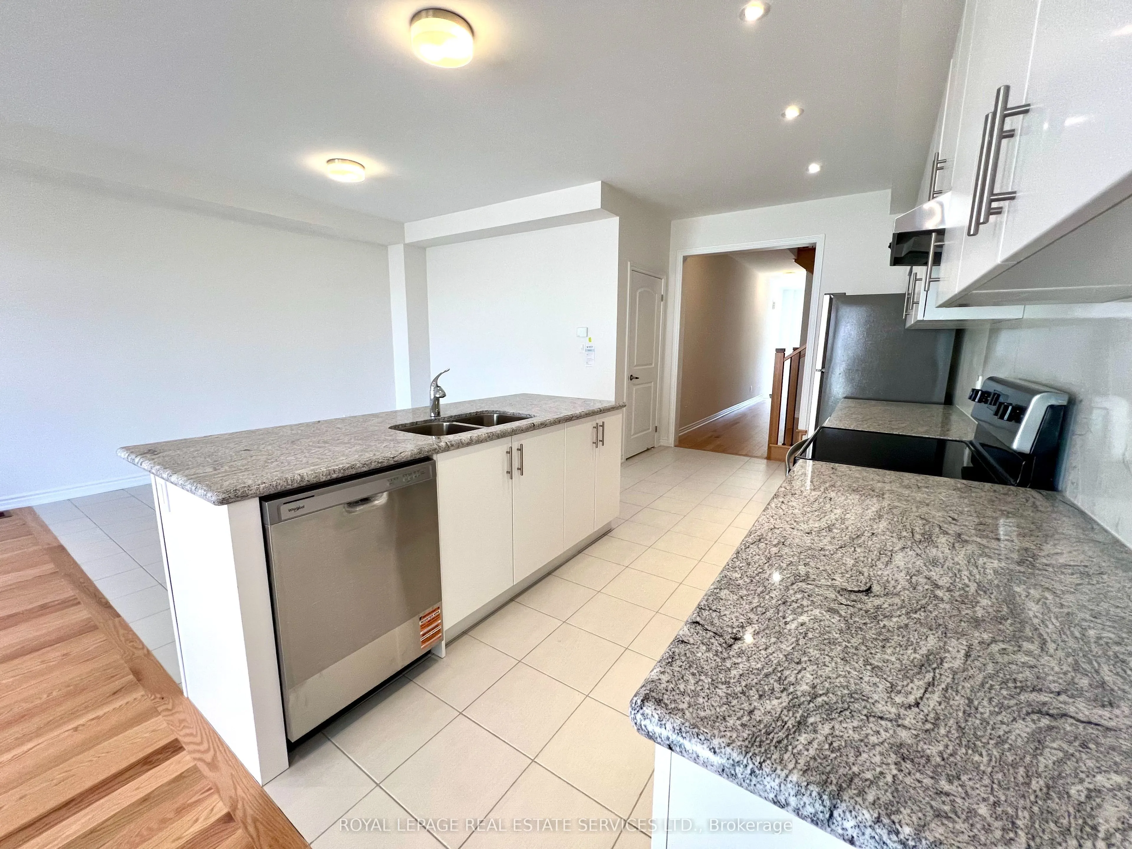 1182 Dartmouth Crescent