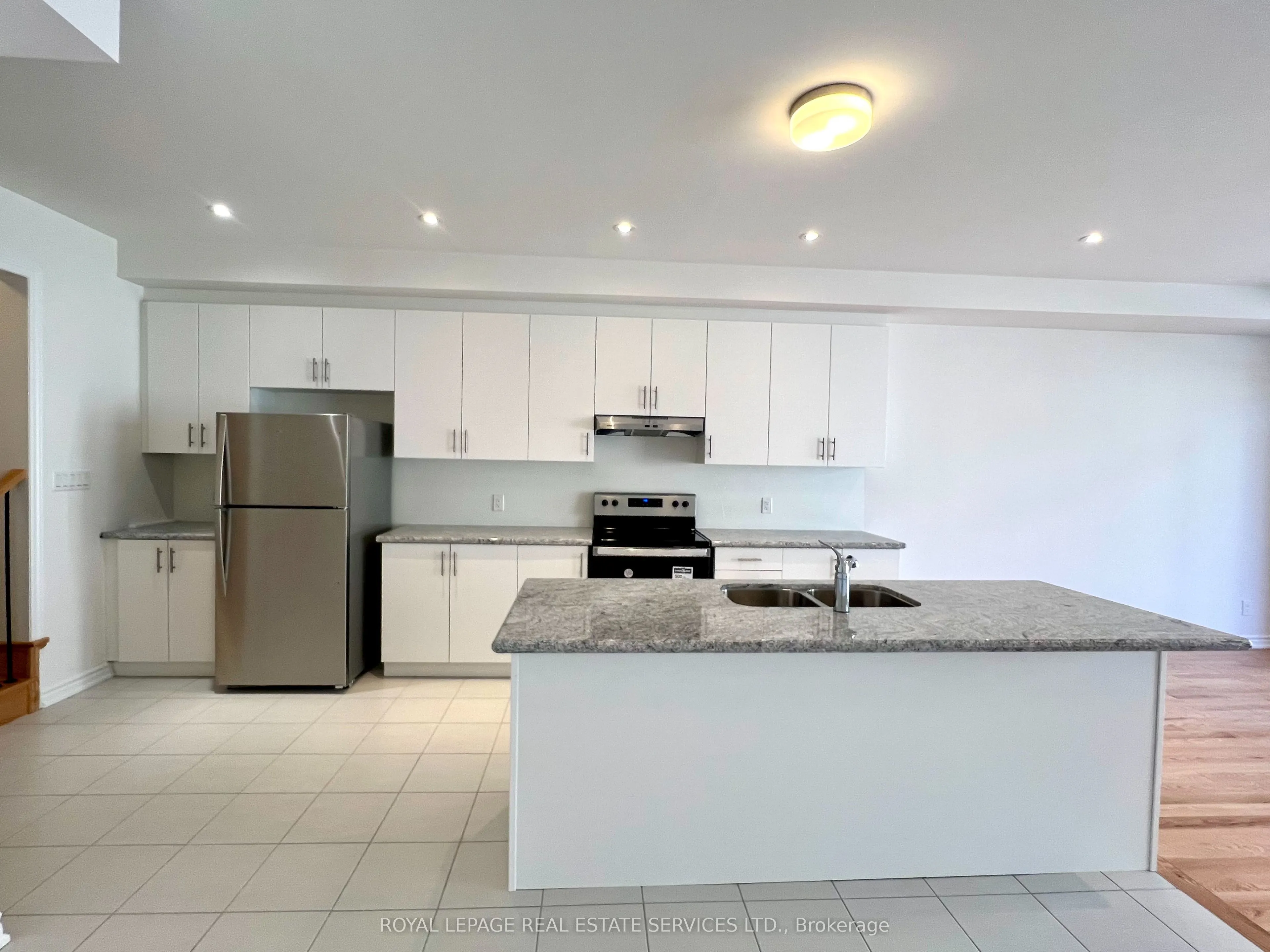 1182 Dartmouth Crescent