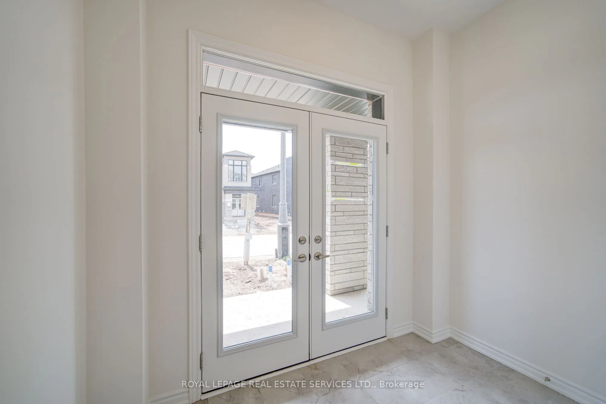 1182 Dartmouth Crescent