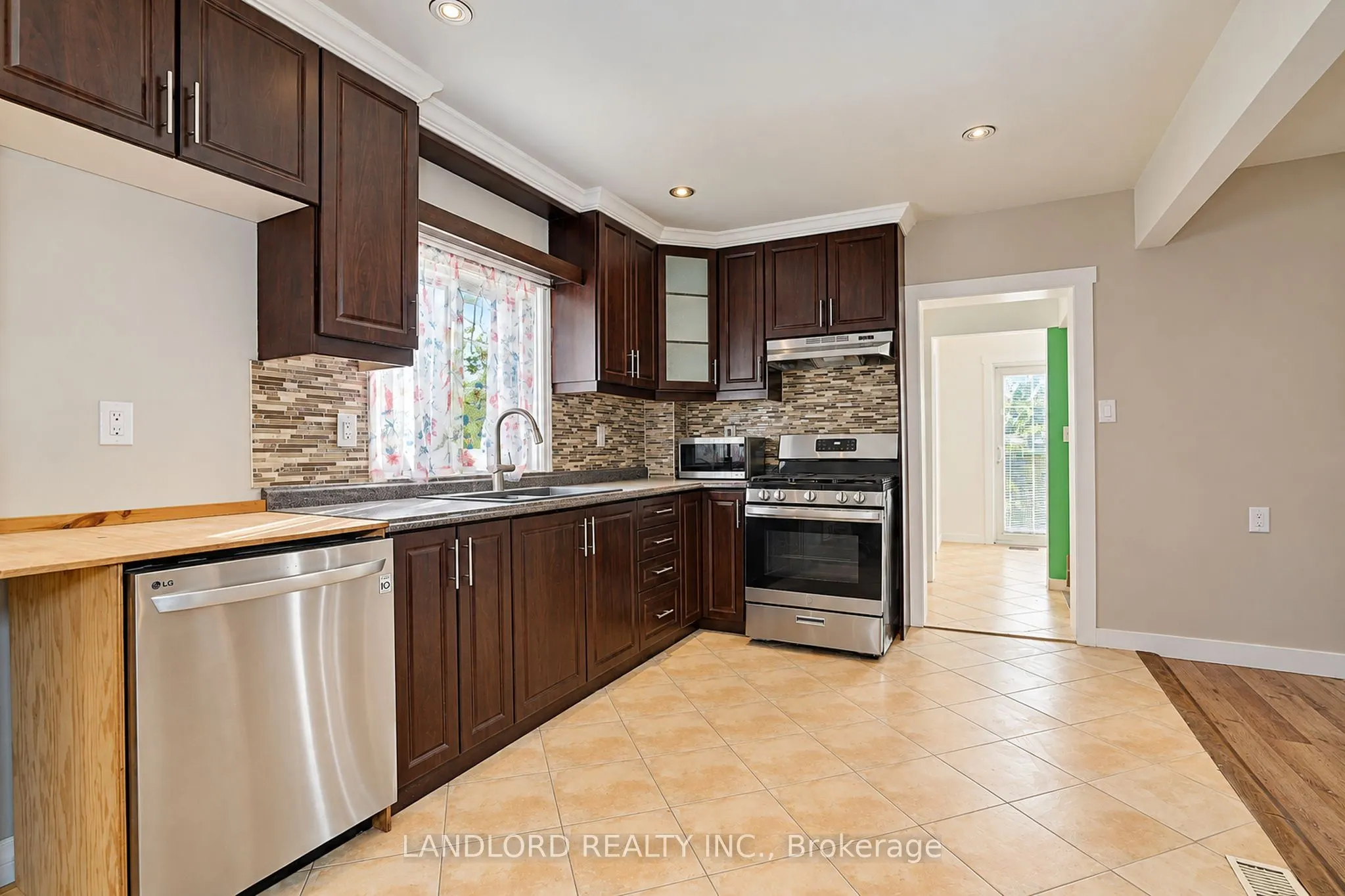 45 Craydon Avenue #Main Fl