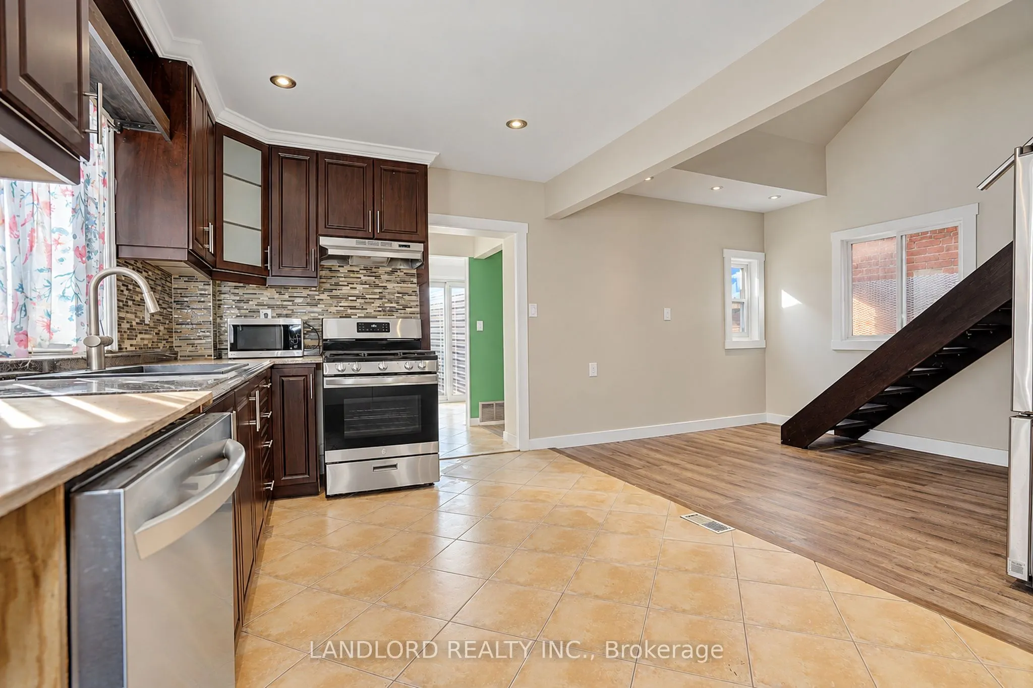 45 Craydon Avenue #Main Fl