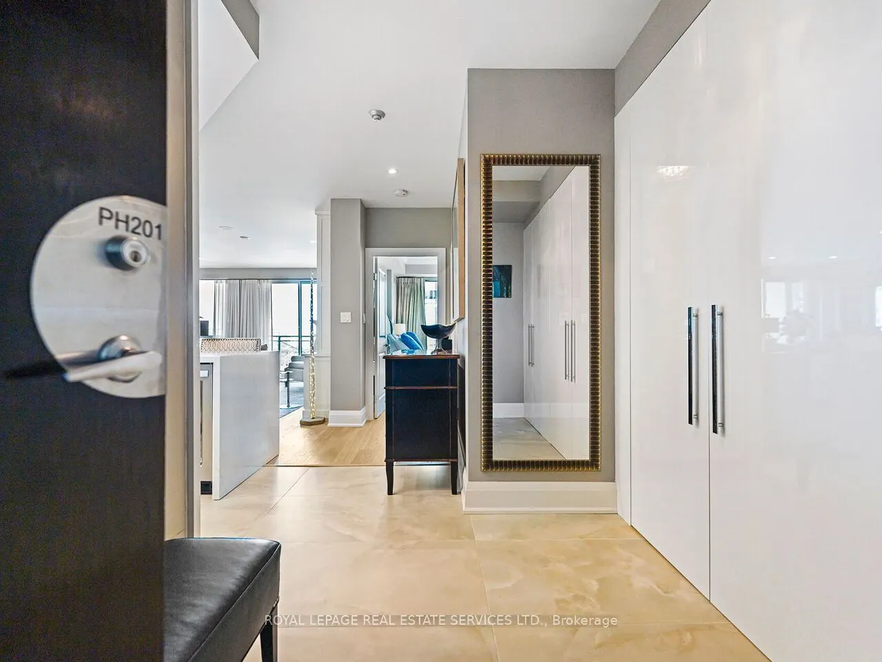 88 Palace Pier Court #PH201