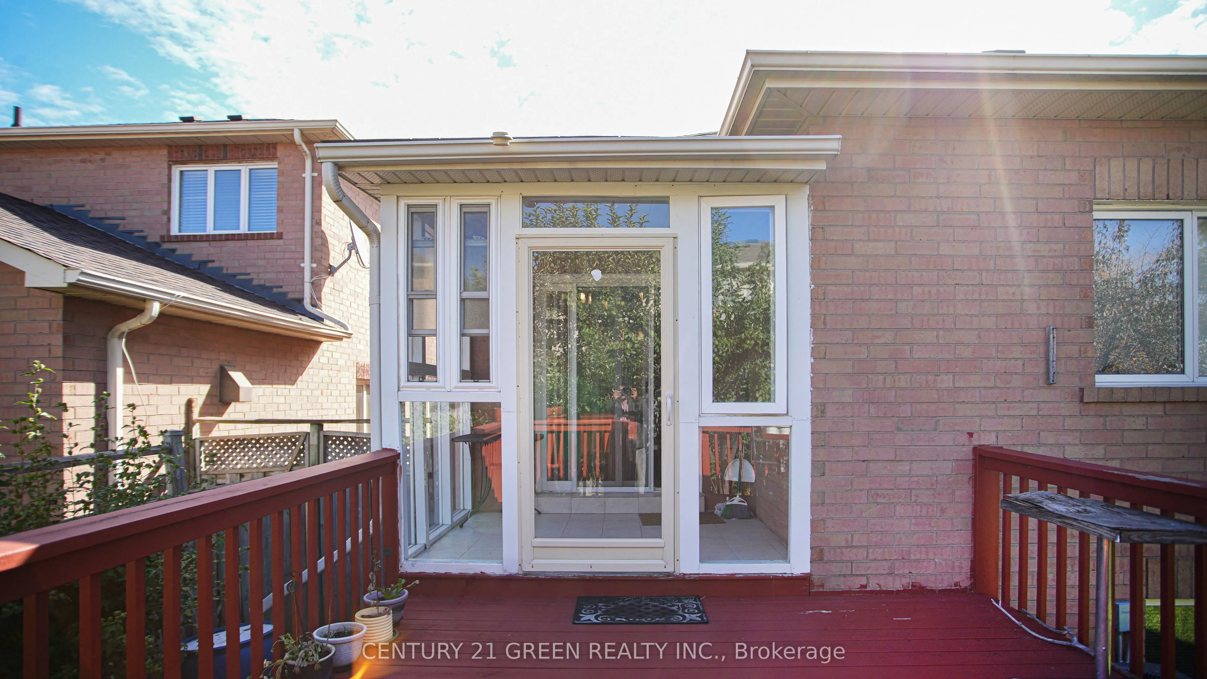 836 Avocado Crescent