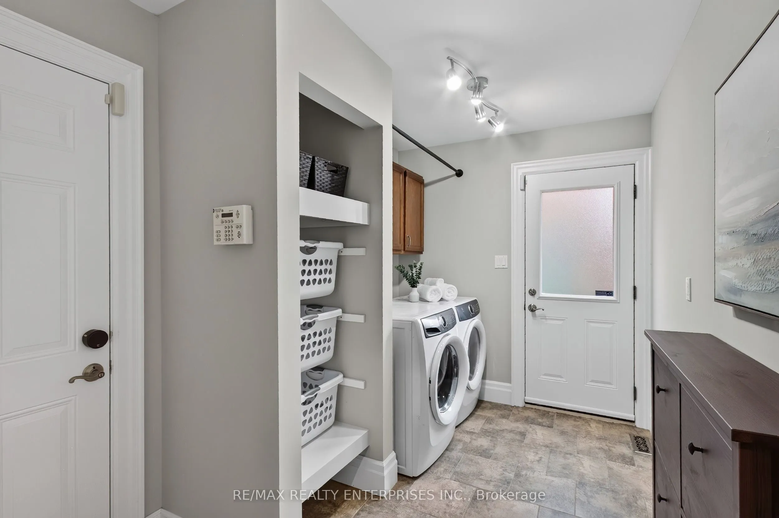 3523 Kingbird Court