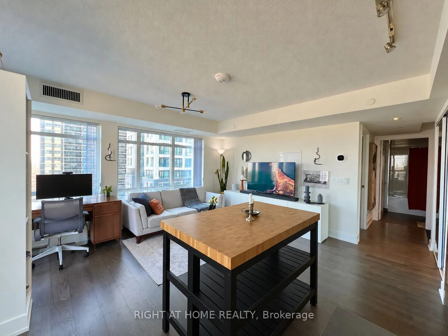 7 Mabelle Avenue #709