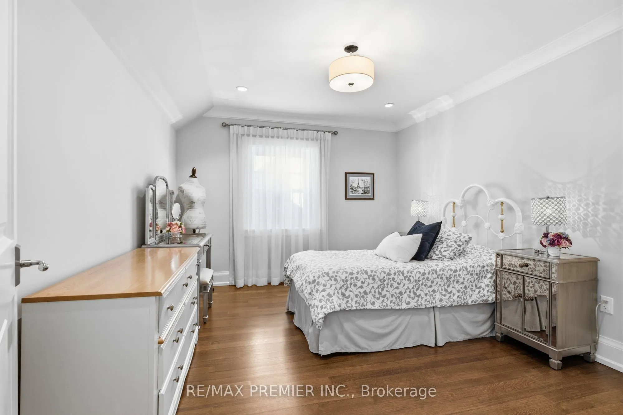 132 The Kingsway
