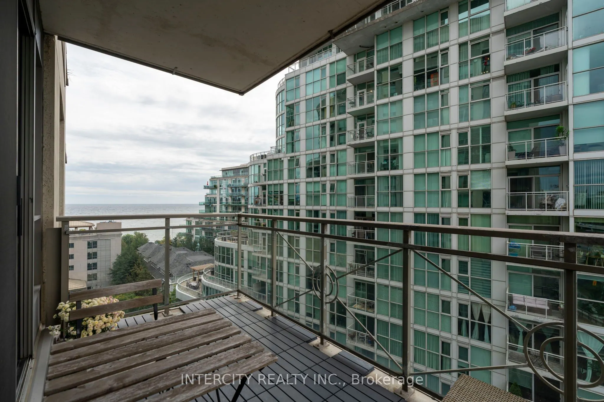 88 Palace Pier Court #907