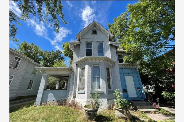 47 Elizabeth Street N