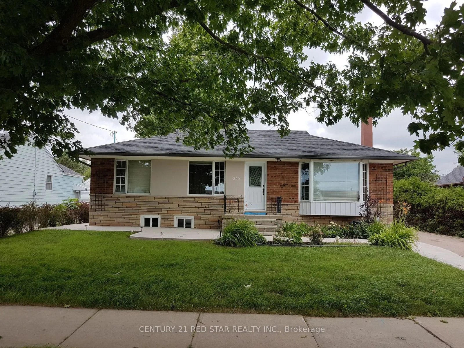 235 Mary Street #Main