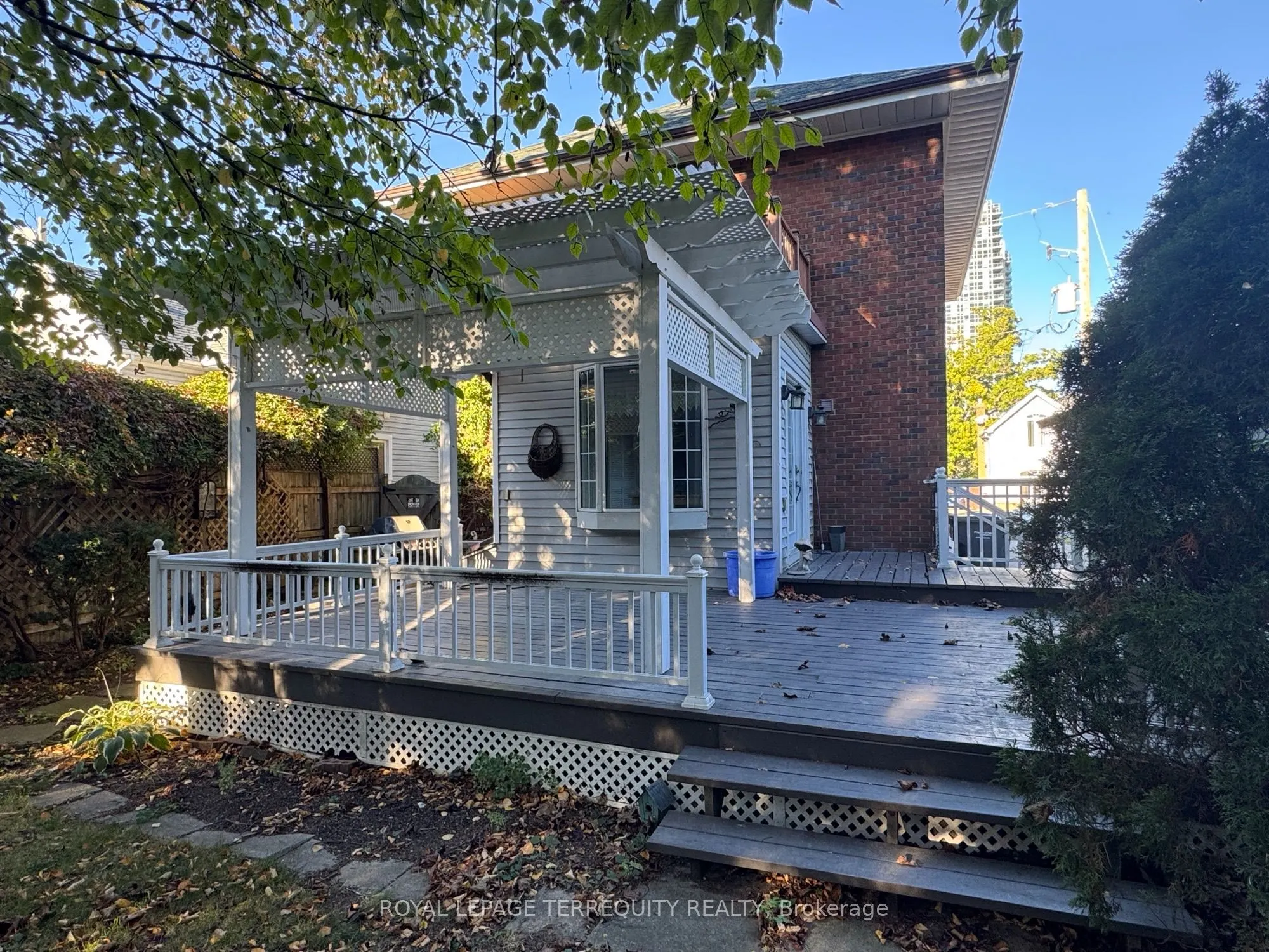 17 Mill Street N